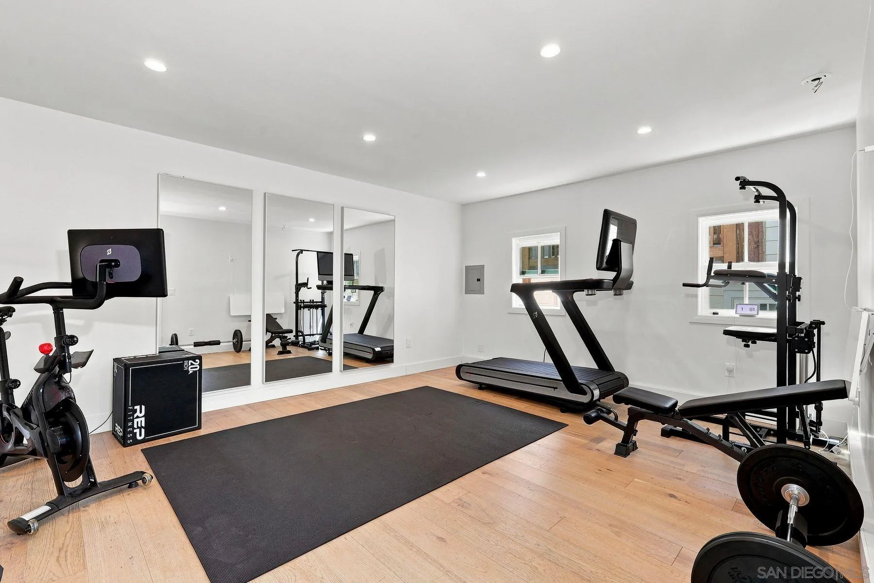 https://cdn.realtyfeed.com/cdn/127/260024105/22e163b1f4feb4ab77a91a3bb05c48b3.webp