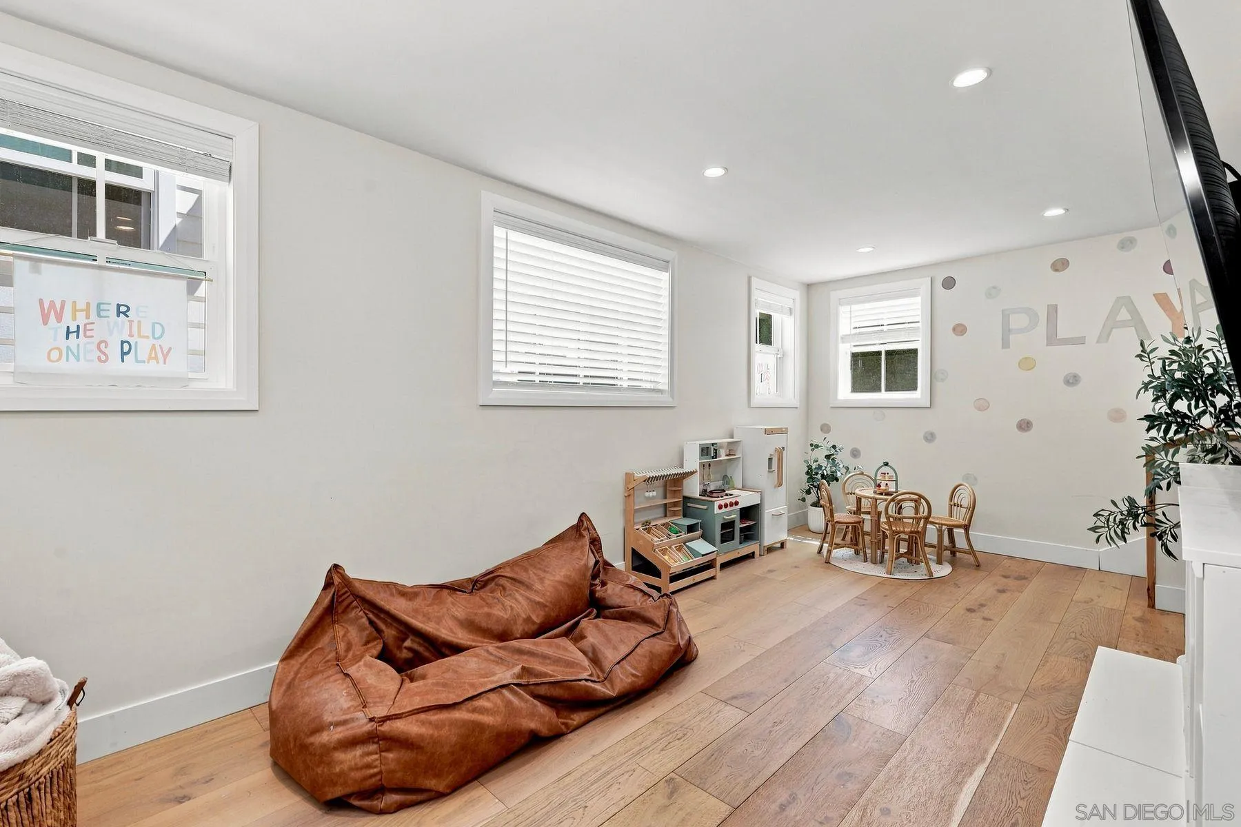https://cdn.realtyfeed.com/cdn/127/260024105/62b39a8c632bdcffd7d2454b79ec34b1.webp