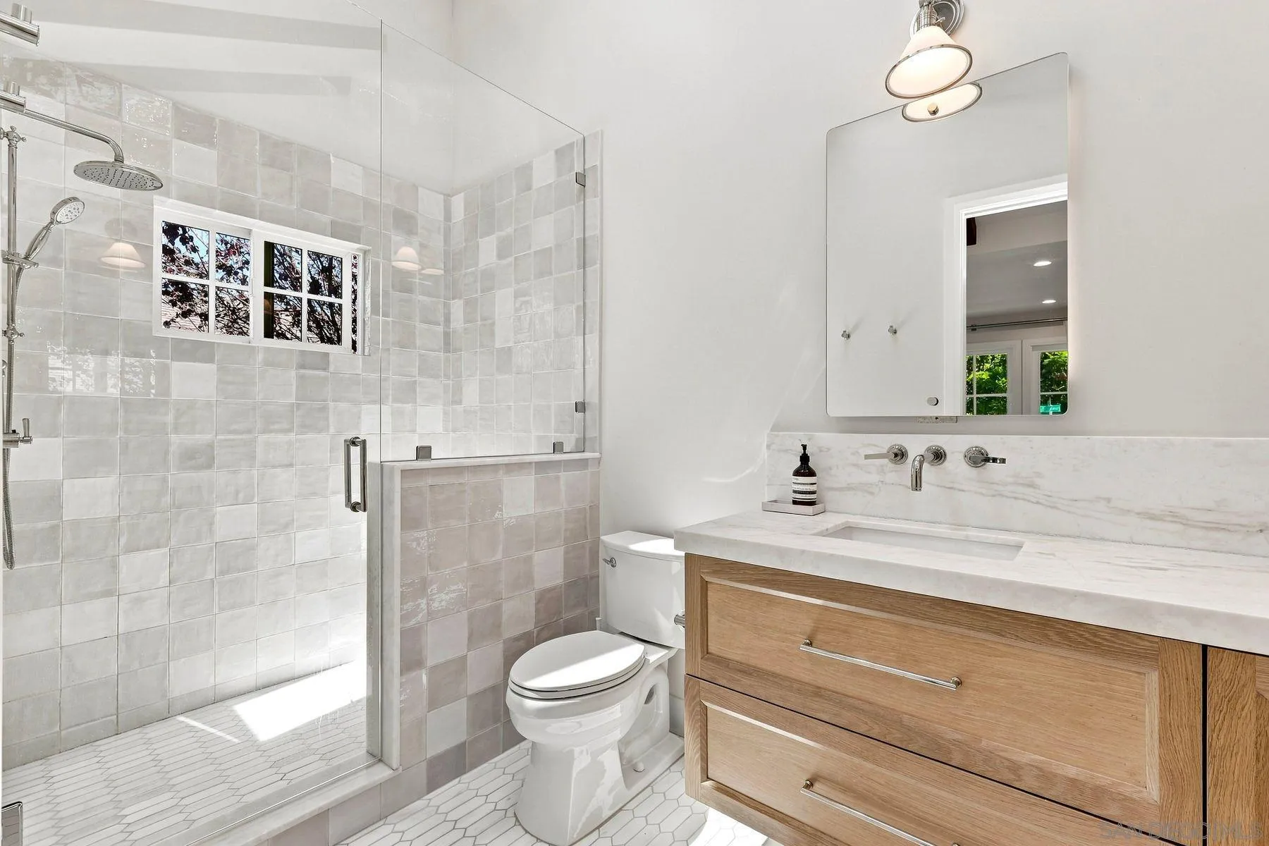 https://cdn.realtyfeed.com/cdn/127/260024105/823cb9ffd4bebc0ec2b150db06d6816e.webp
