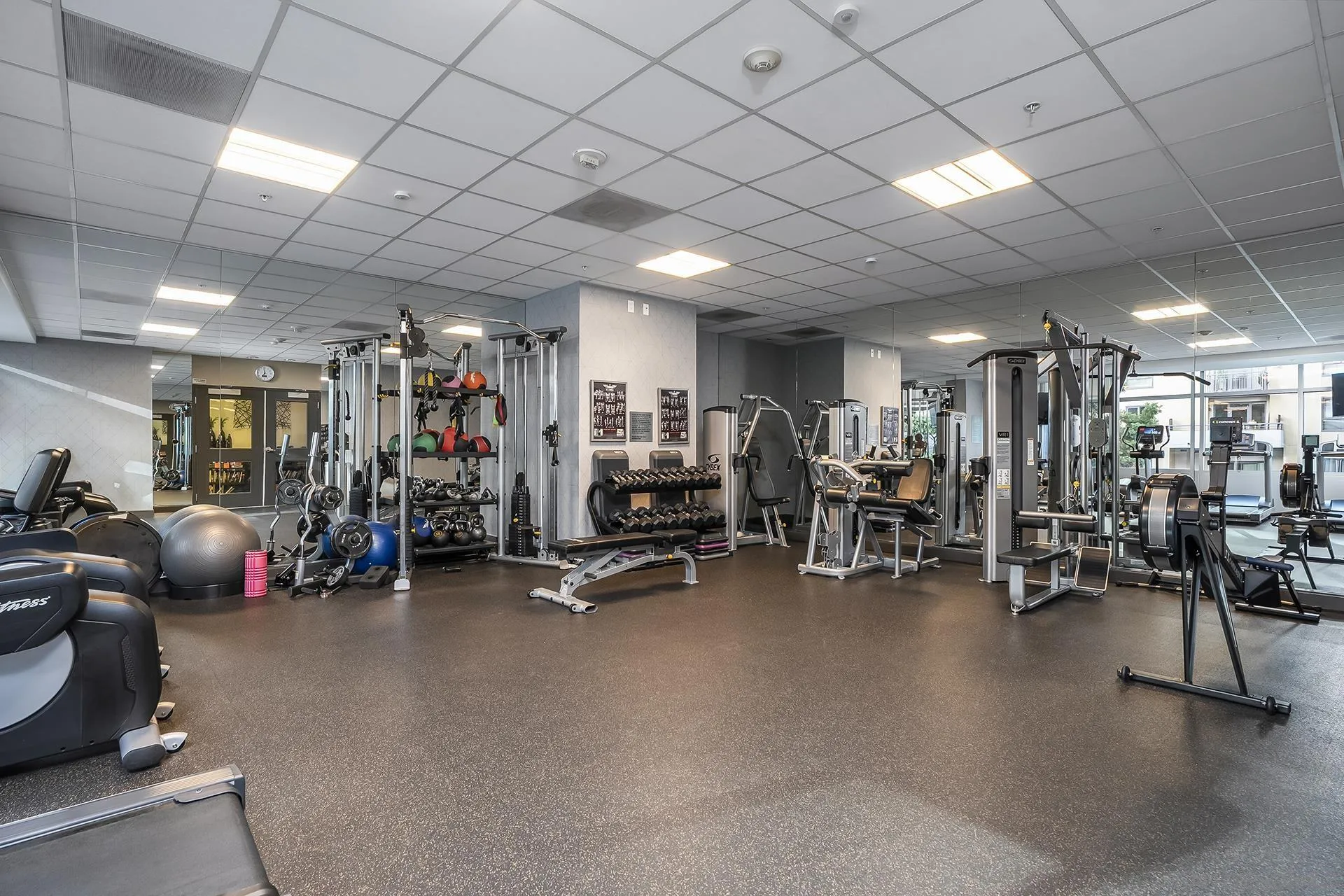 https://cdn.realtyfeed.com/cdn/127/260024112/26184b438ea1f129dd00da96530d1c67.webp