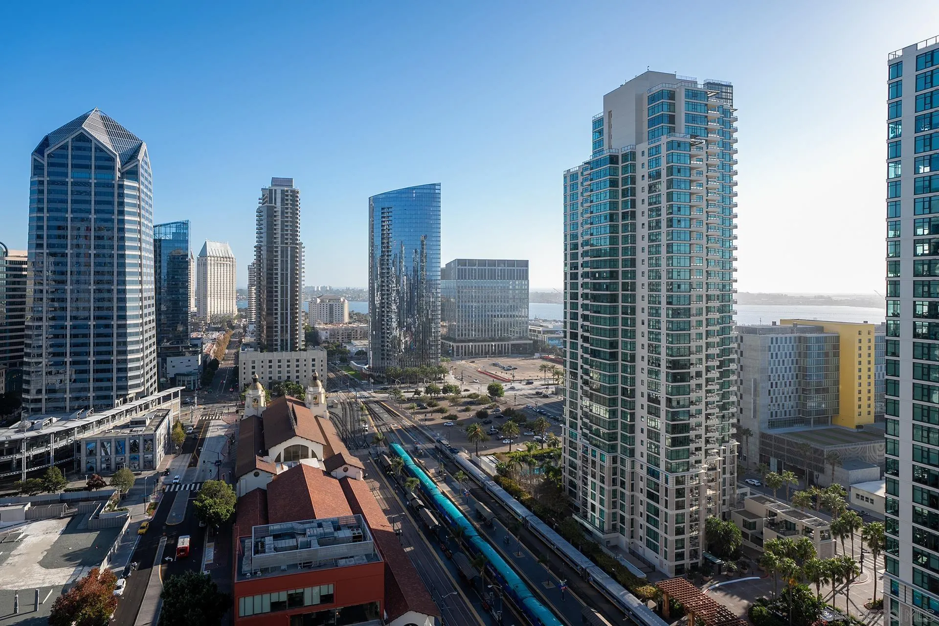 https://cdn.realtyfeed.com/cdn/127/260024112/37e981148a056c9cc8130faf03779bc1.webp