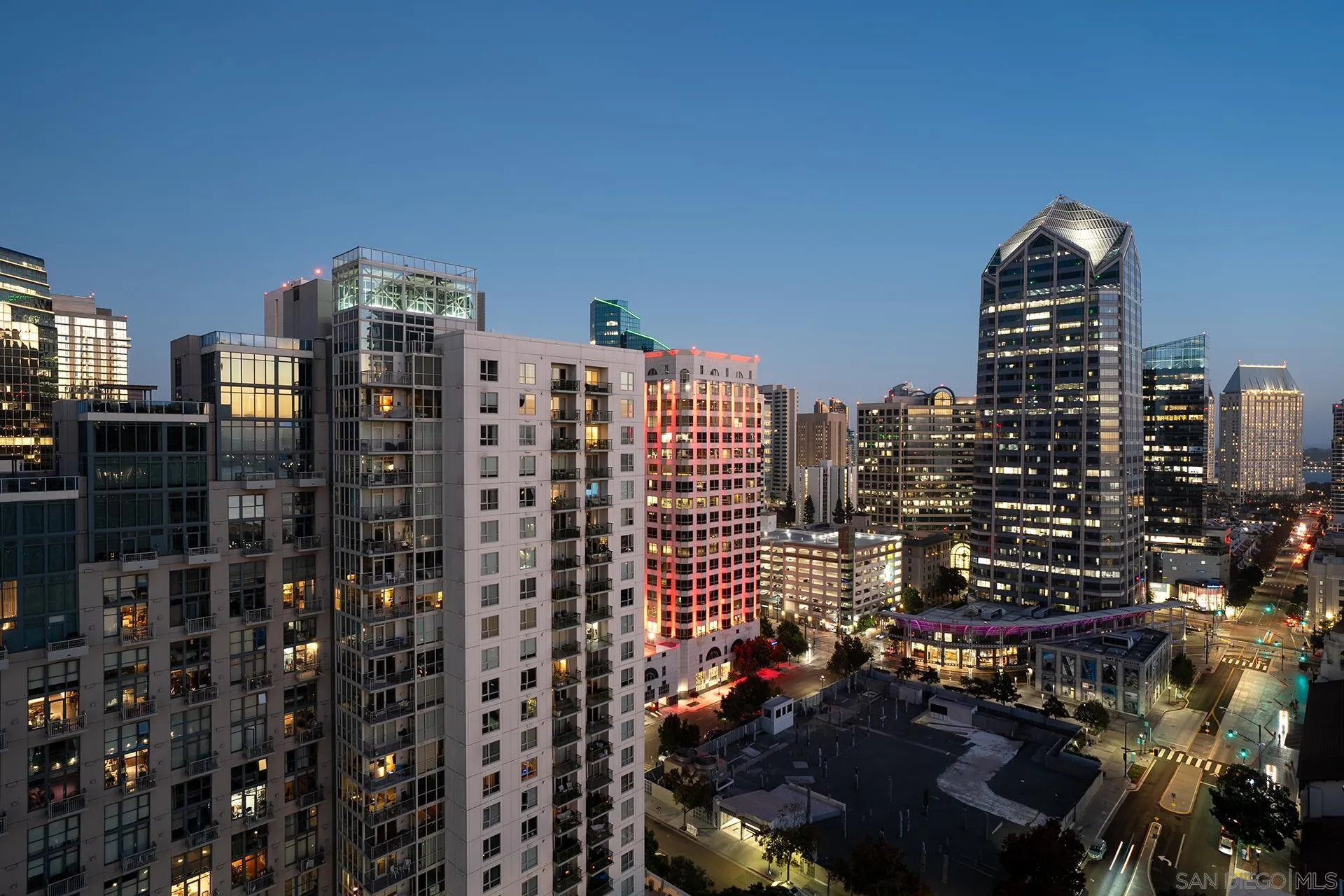 https://cdn.realtyfeed.com/cdn/127/260024112/3954c6dde70e41edd53623deac239380.webp