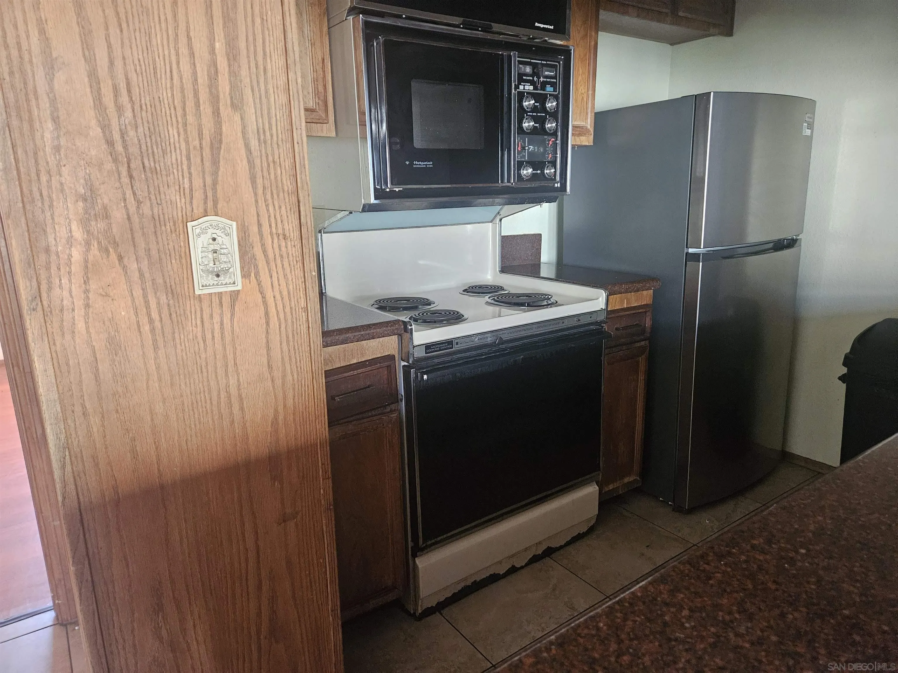 https://cdn.realtyfeed.com/cdn/127/260024115/92205be8f826d3c6210eac2a15e02a71.webp