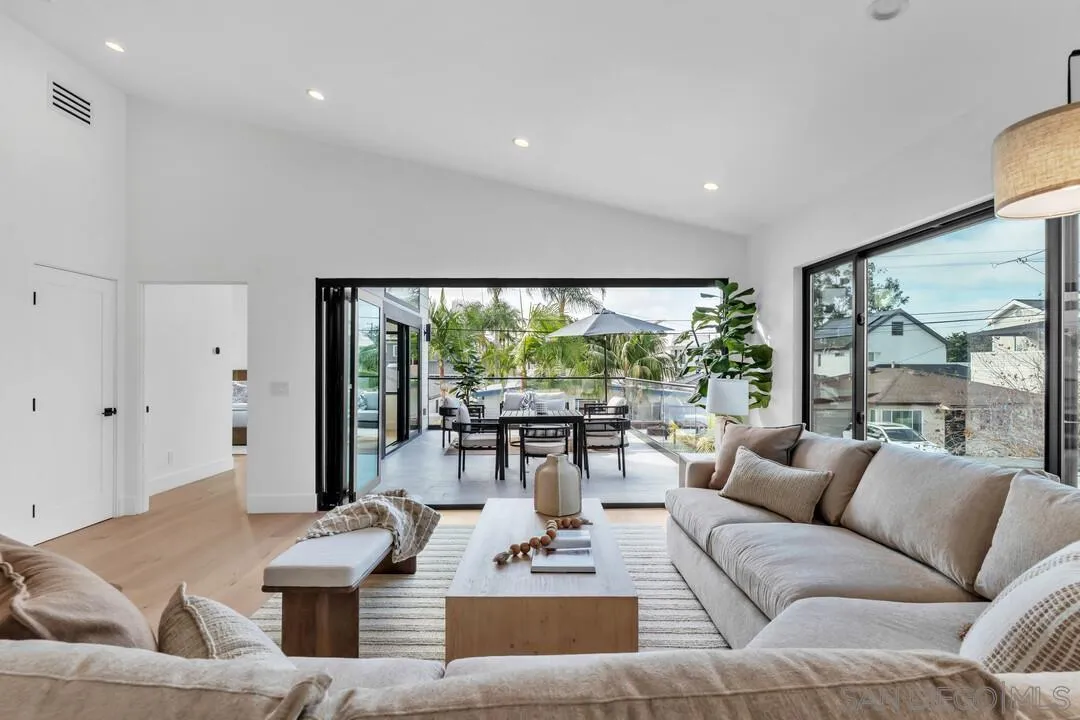 https://cdn.realtyfeed.com/cdn/127/260024116/74ab410939bef1b872644f286b40c31d.webp