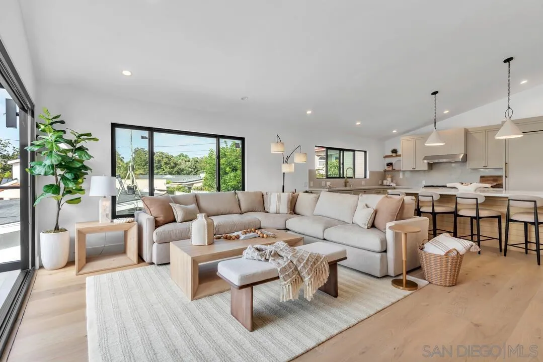 https://cdn.realtyfeed.com/cdn/127/260024116/db0d69804417a01e79f2db98feb78ff0.webp