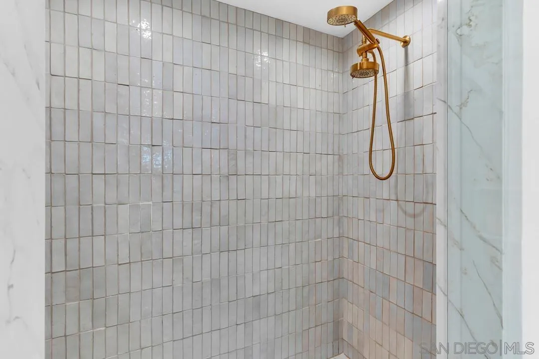 https://cdn.realtyfeed.com/cdn/127/260024116/f736e9391219a22bb9881b3e69d79303.webp