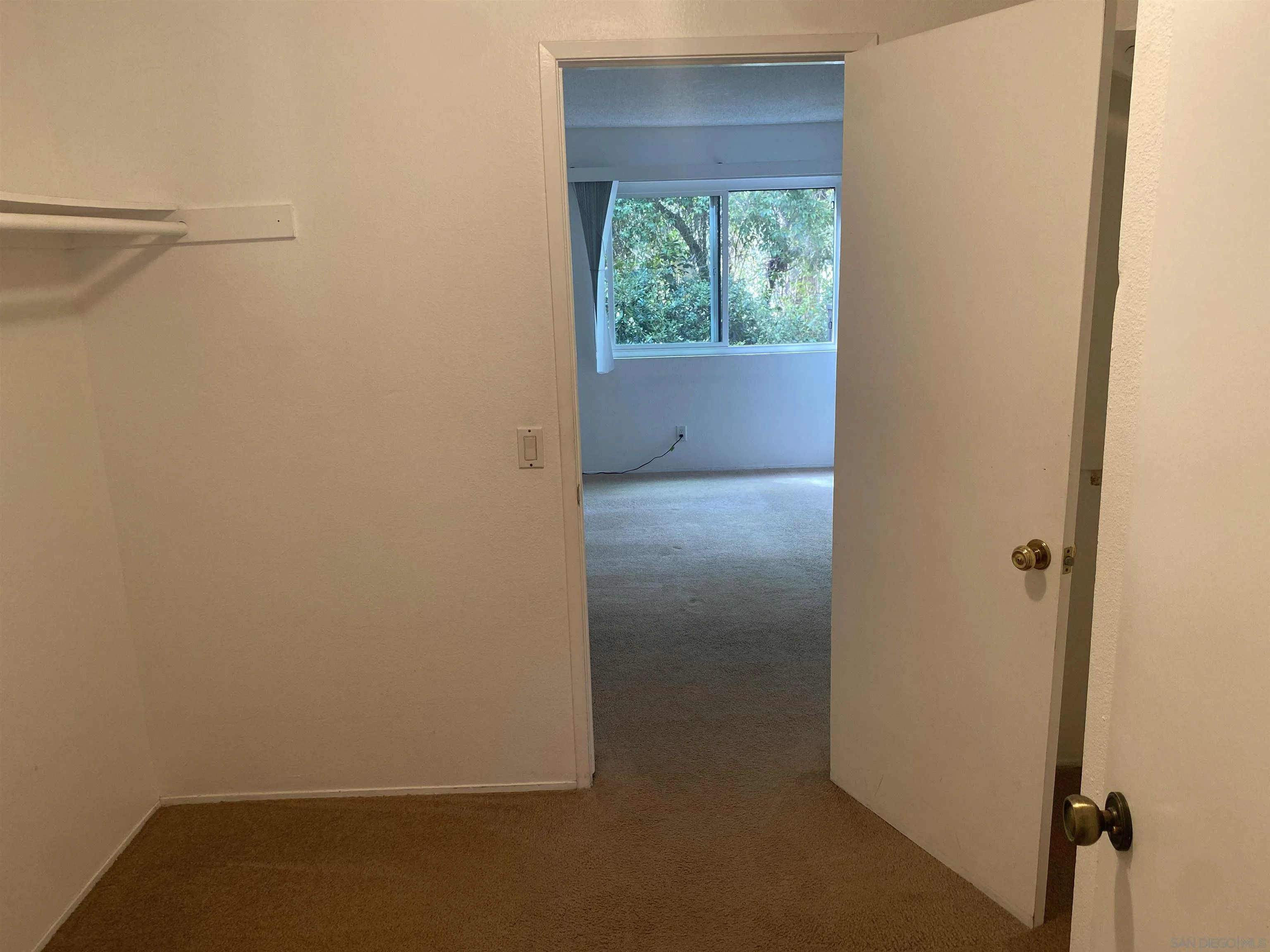 https://cdn.realtyfeed.com/cdn/127/260024117/2ffa48d0def5c9d39a921a897760c084.webp