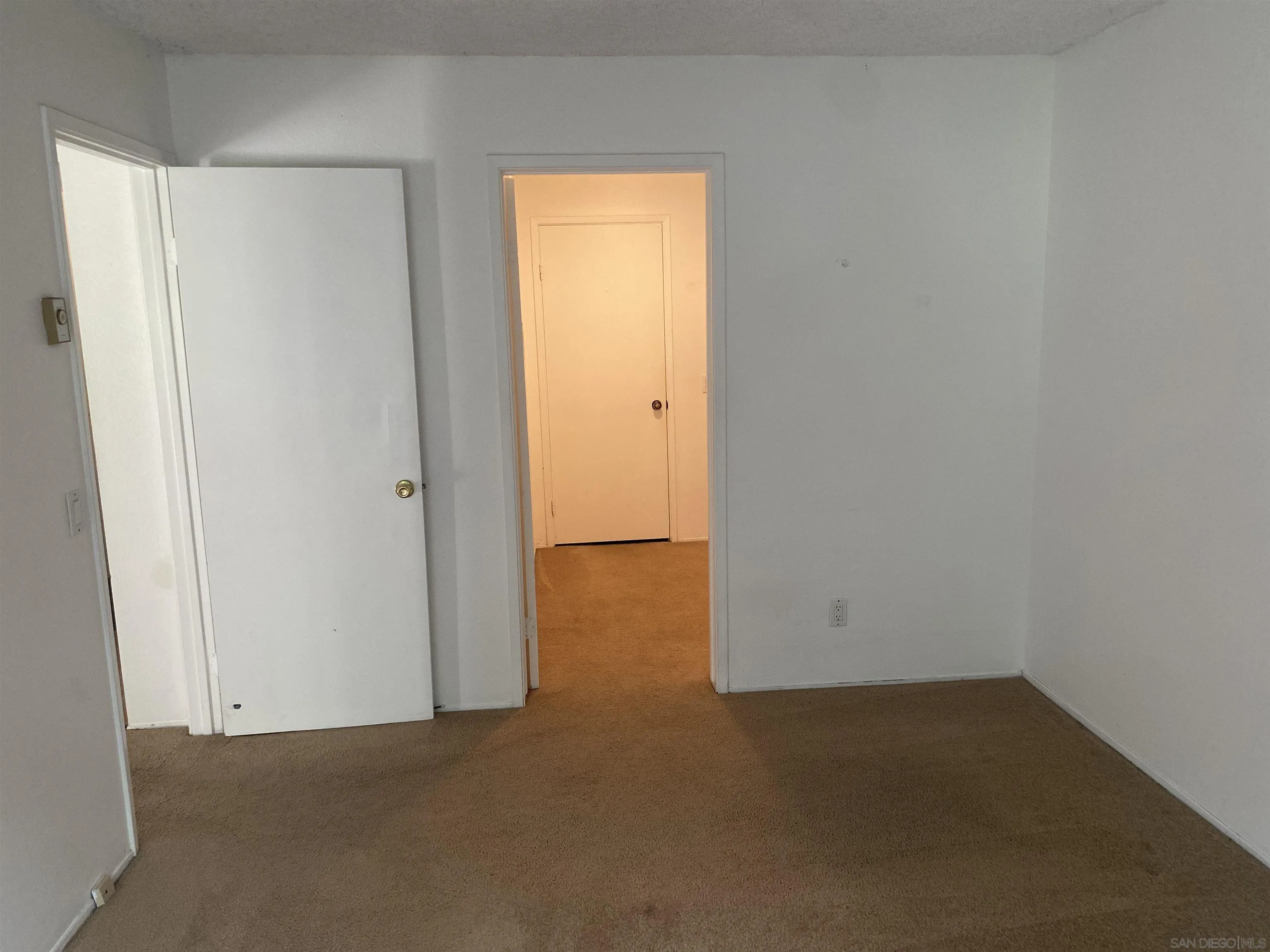 https://cdn.realtyfeed.com/cdn/127/260024117/a55959c7d88440c36cb9106f853ee3d2.webp