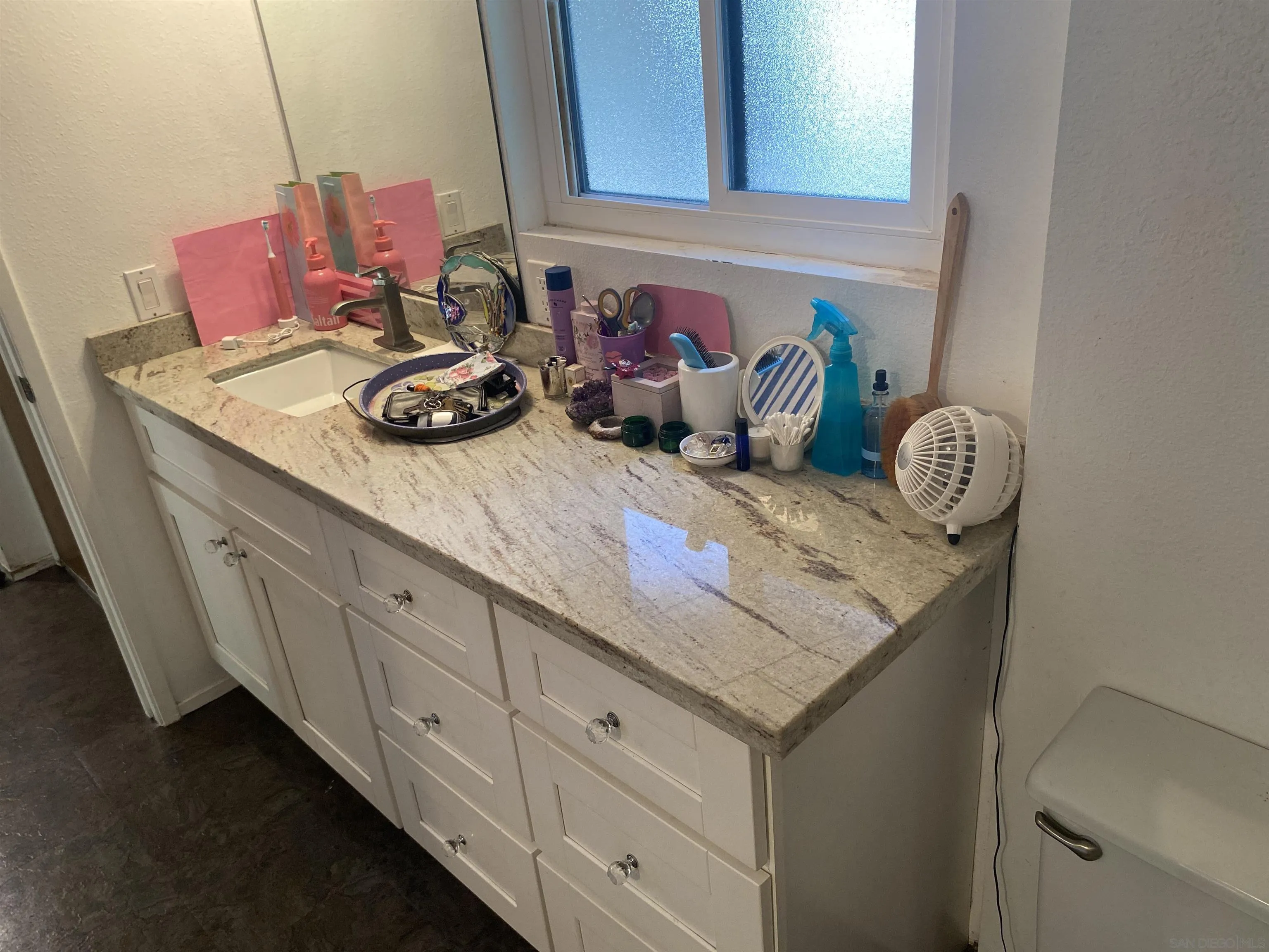 https://cdn.realtyfeed.com/cdn/127/260024117/ff739a41784906e977301e939720e11f.webp