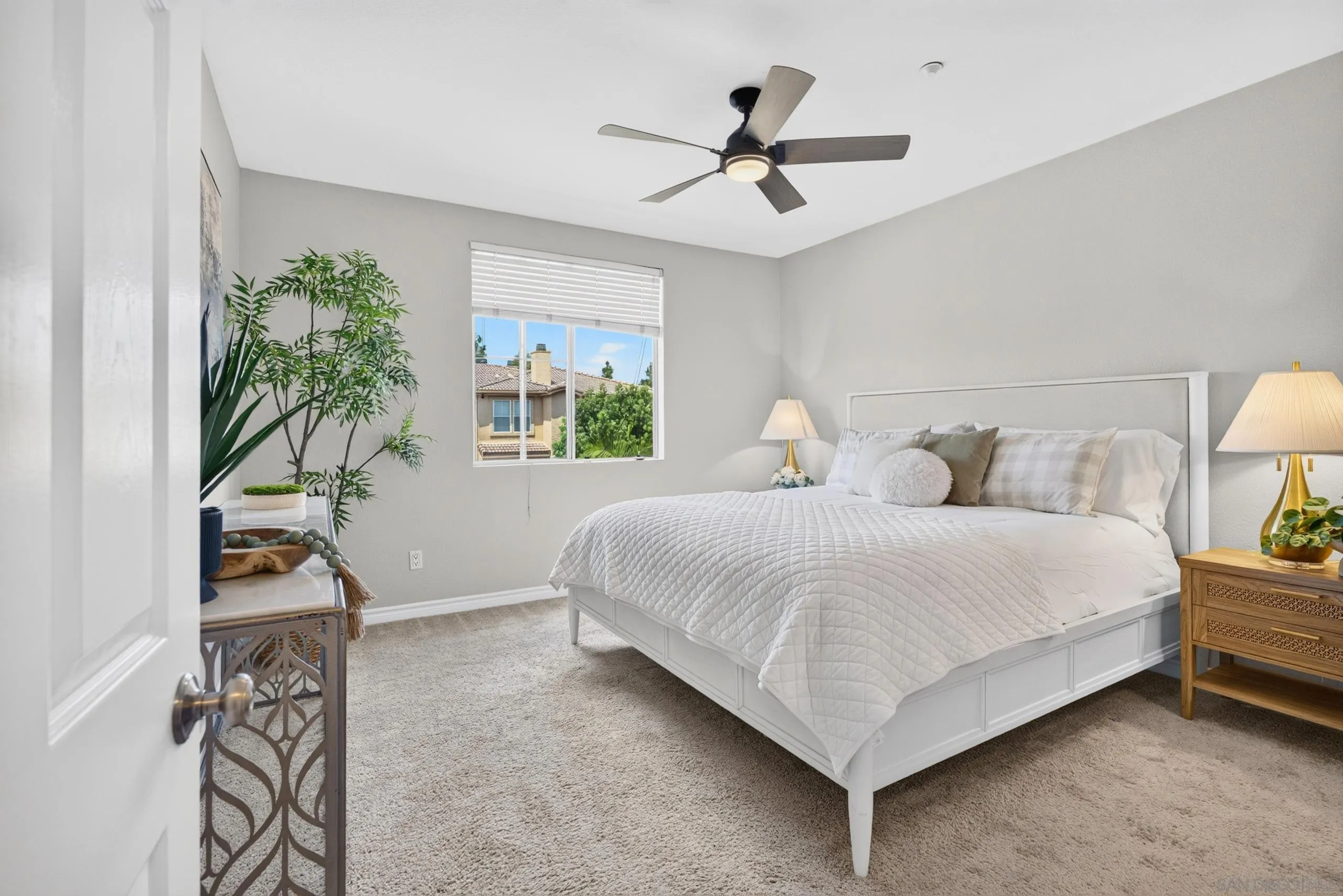 https://cdn.realtyfeed.com/cdn/127/260024120/073588a13372bb6d9c28f8ce37f4759b.webp