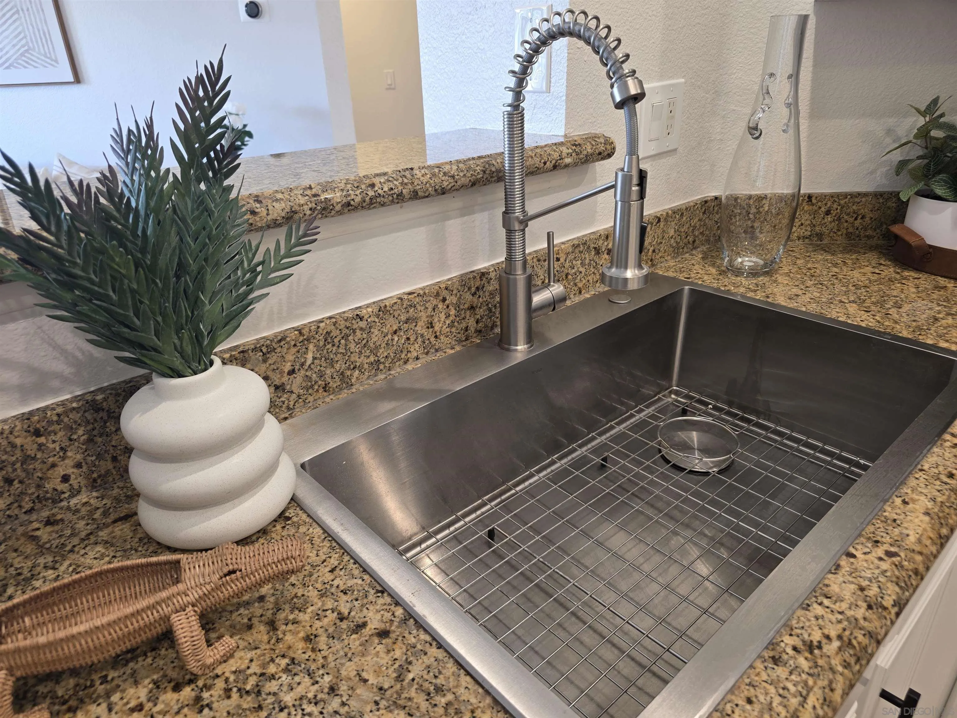 https://cdn.realtyfeed.com/cdn/127/260024120/1770fe8ca1514364314211bc24f57e57.webp