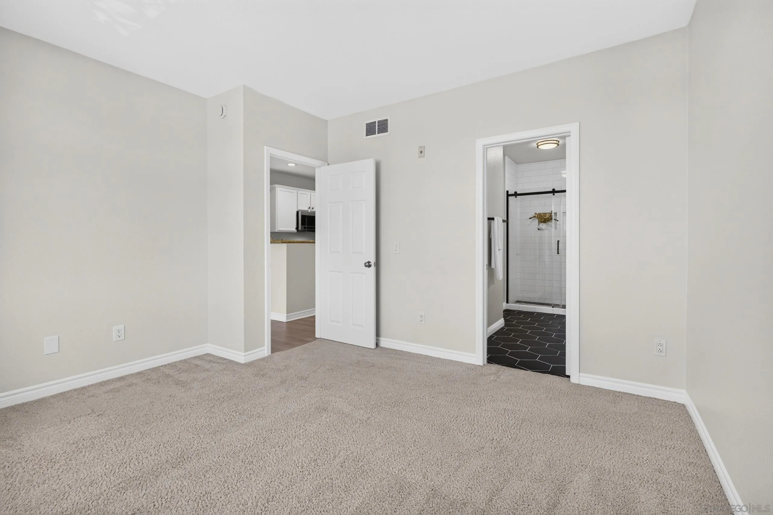 https://cdn.realtyfeed.com/cdn/127/260024120/386d75c5314a860d01efed59650f4e5c.webp