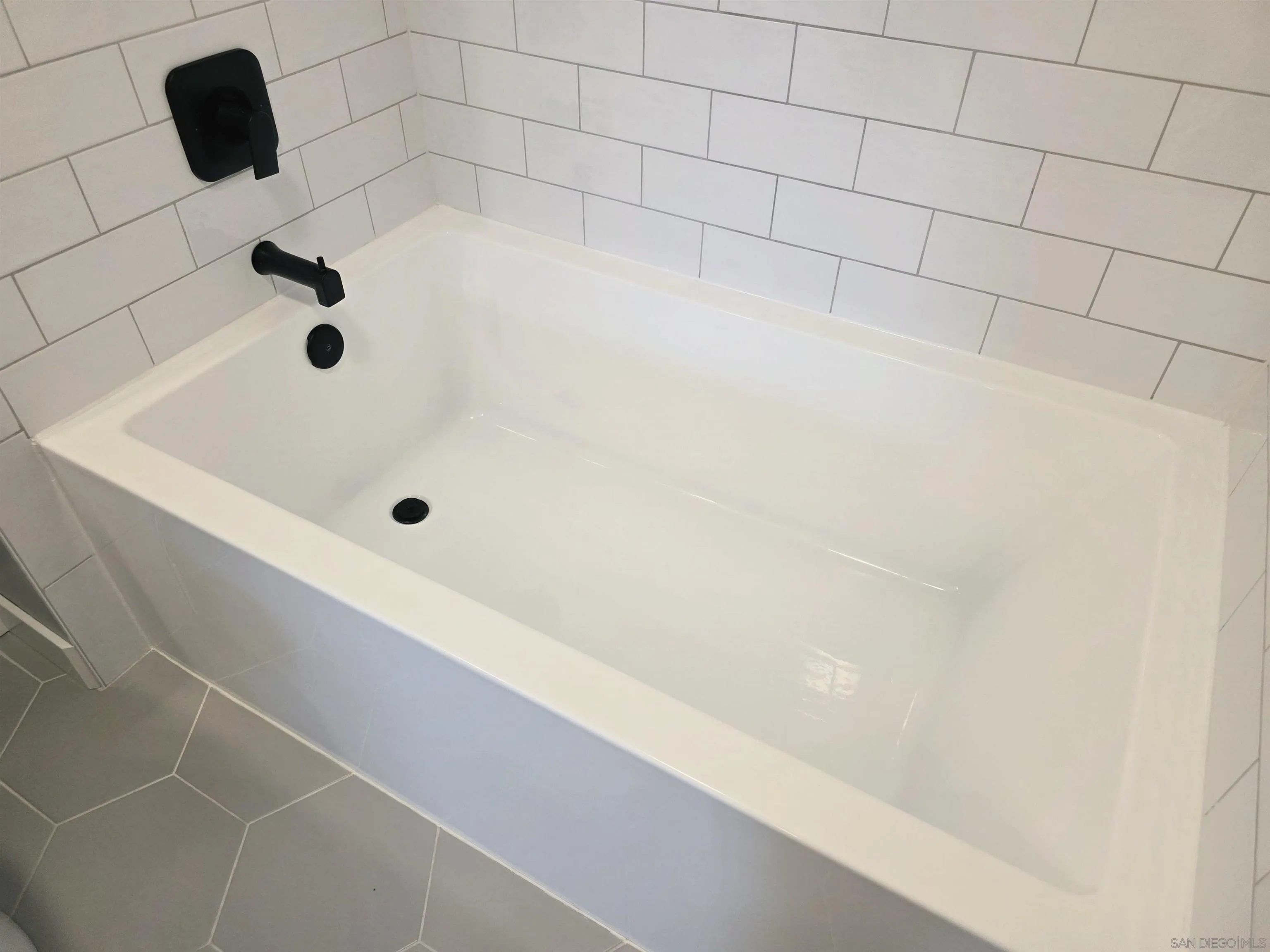 https://cdn.realtyfeed.com/cdn/127/260024120/5f9be58f43b6725271f5918ada9cf15c.webp