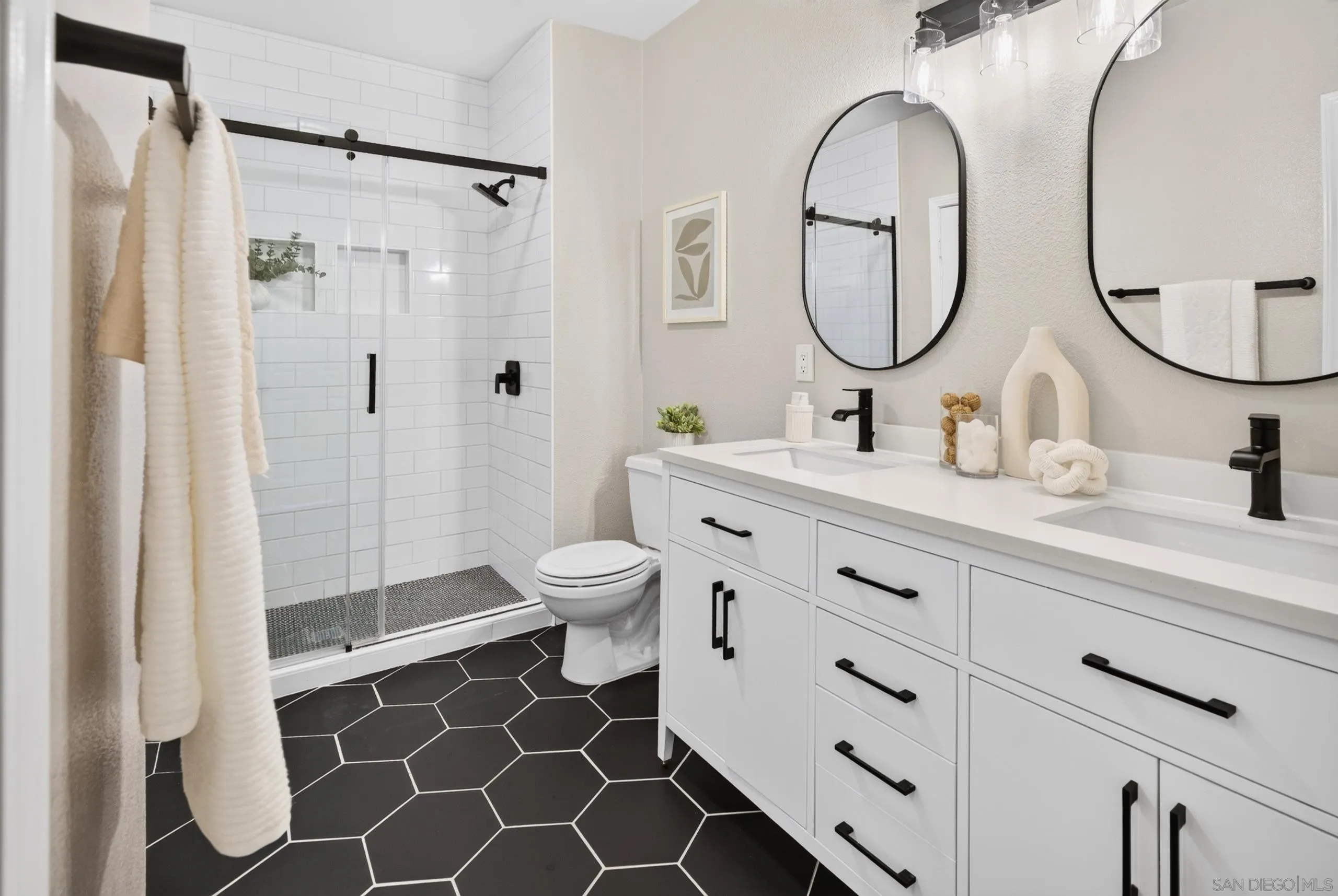https://cdn.realtyfeed.com/cdn/127/260024120/631e6df7b4c1fc75856a92c43c38026e.webp