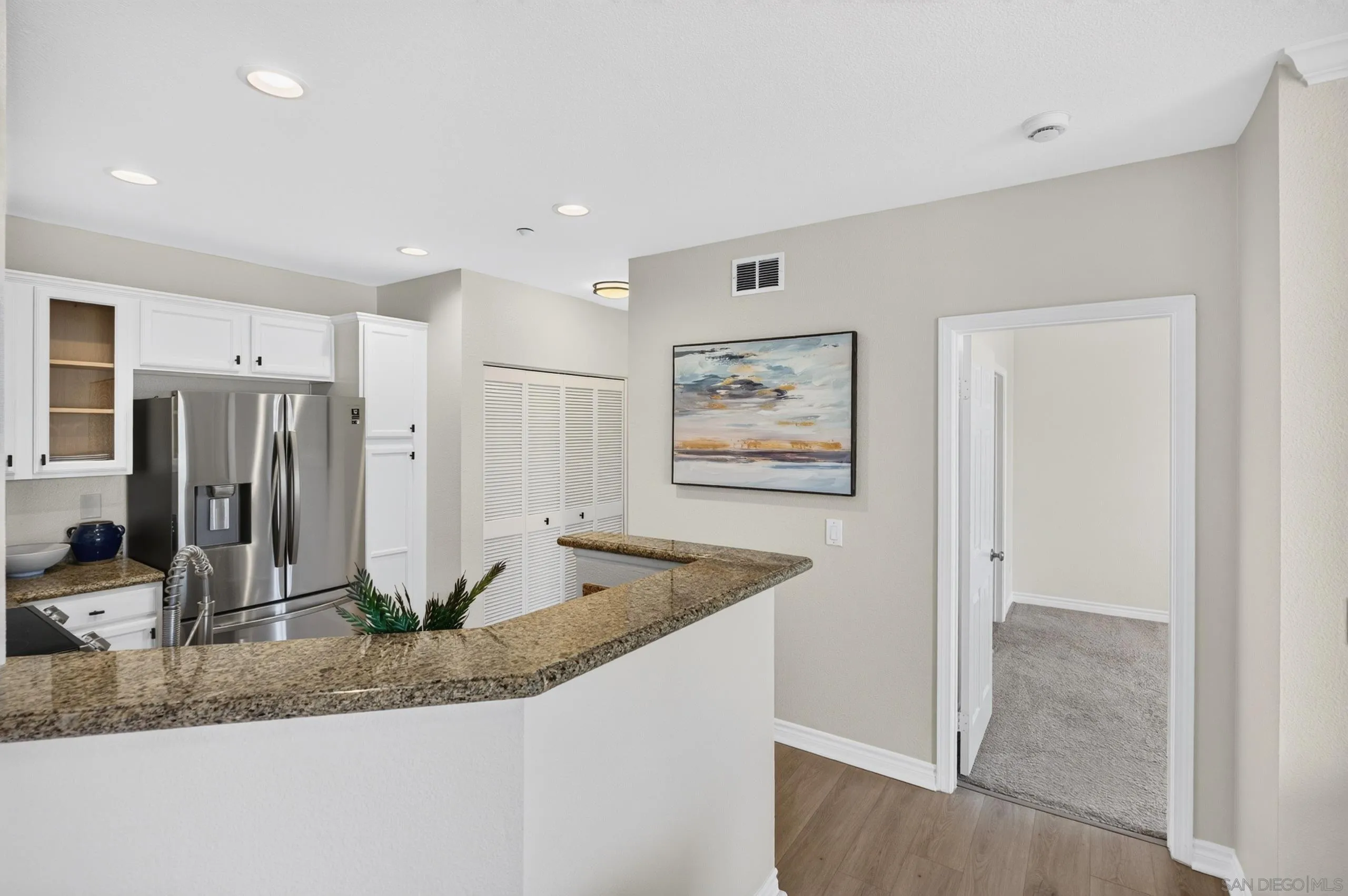 https://cdn.realtyfeed.com/cdn/127/260024120/8f464c96943df94f3e9207b90ac341cd.webp