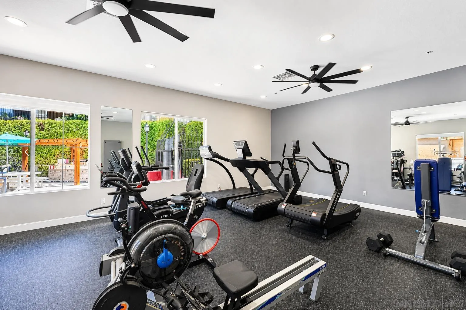 https://cdn.realtyfeed.com/cdn/127/260024120/a8d0407ba39545f94567bd8bf1013d15.webp
