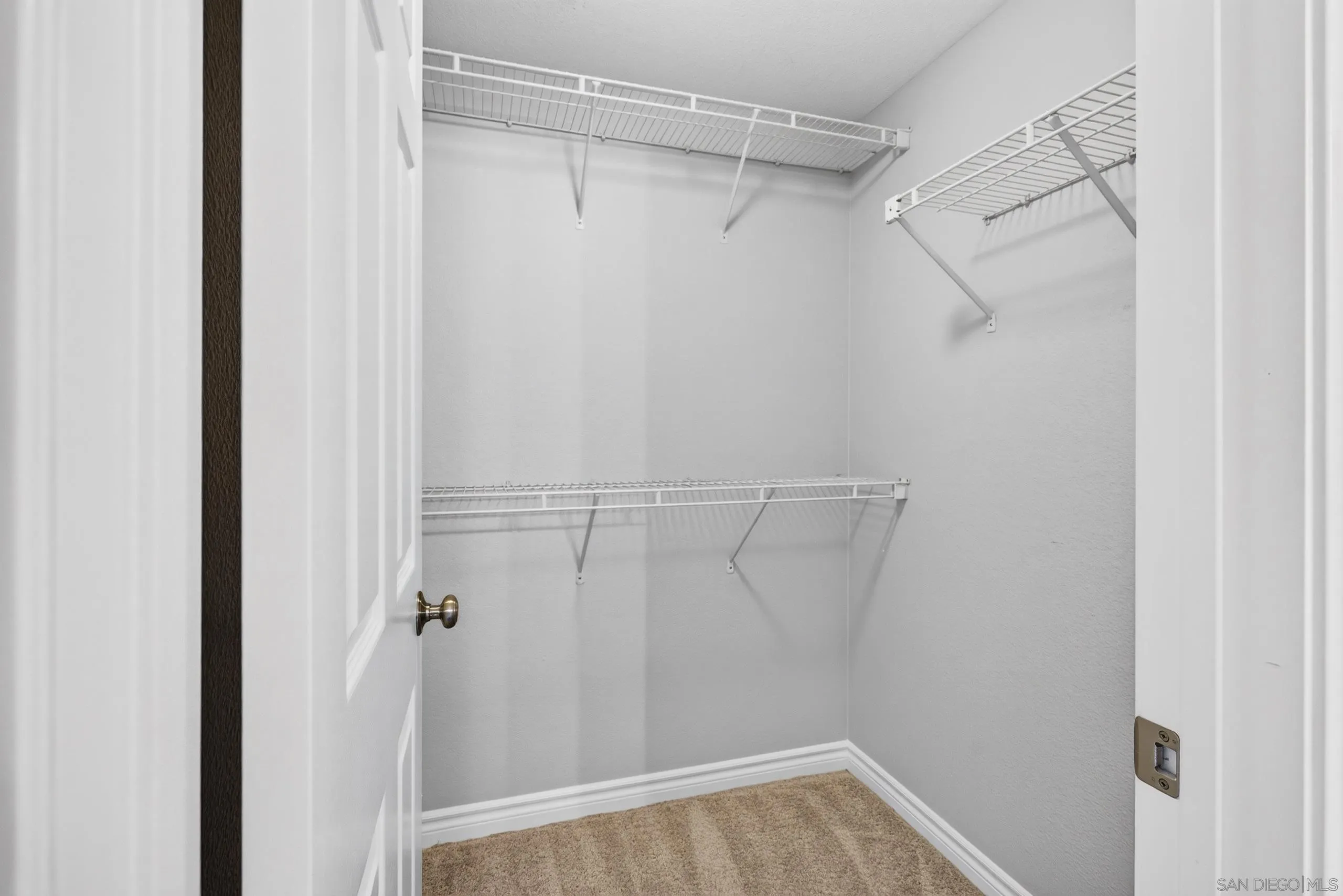 https://cdn.realtyfeed.com/cdn/127/260024120/af6950e8f25c521892143bbd75e66db0.webp