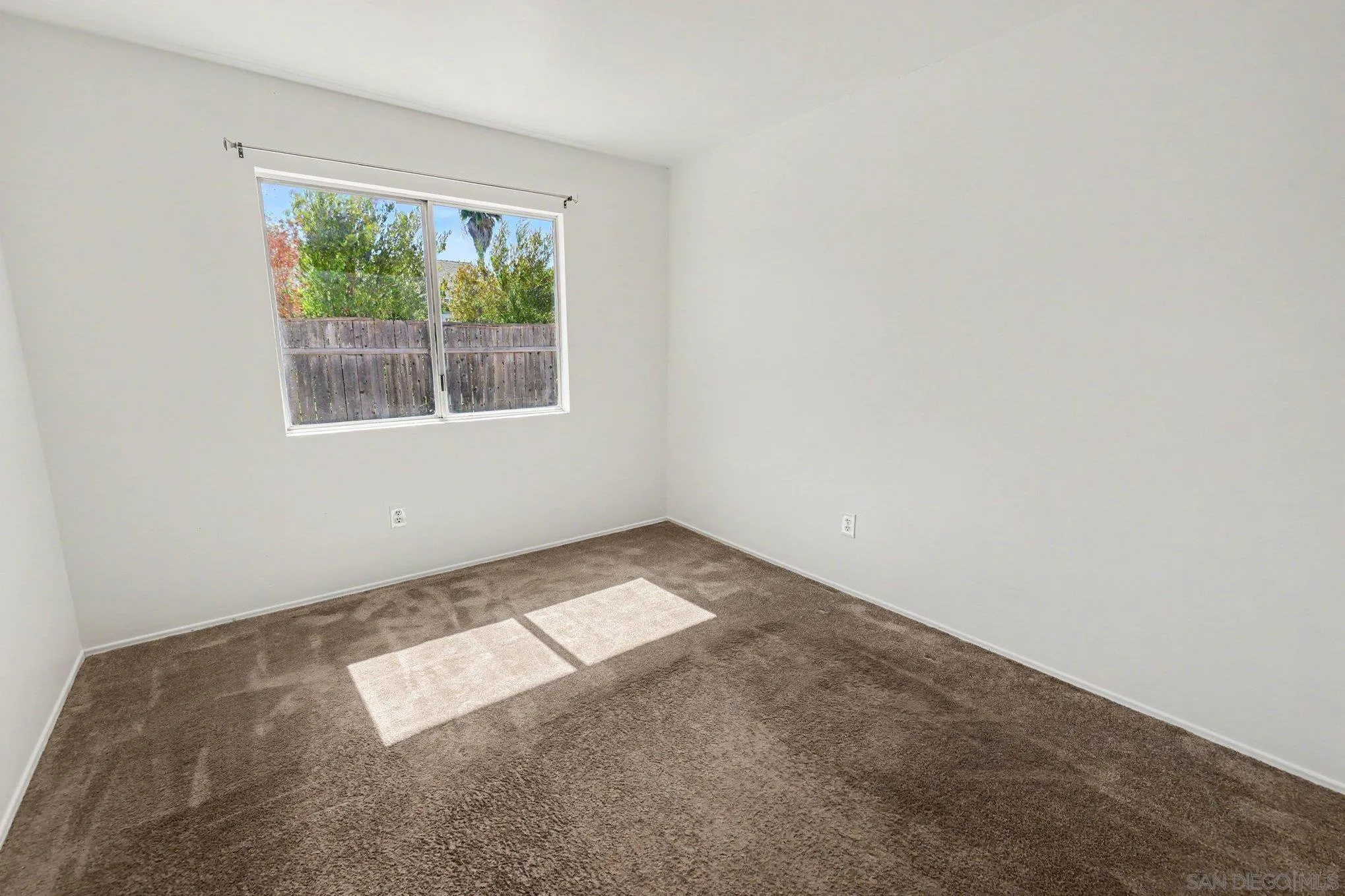 https://cdn.realtyfeed.com/cdn/127/260024128/1c39591536b747e8fc03c0d3094dd7bd.webp