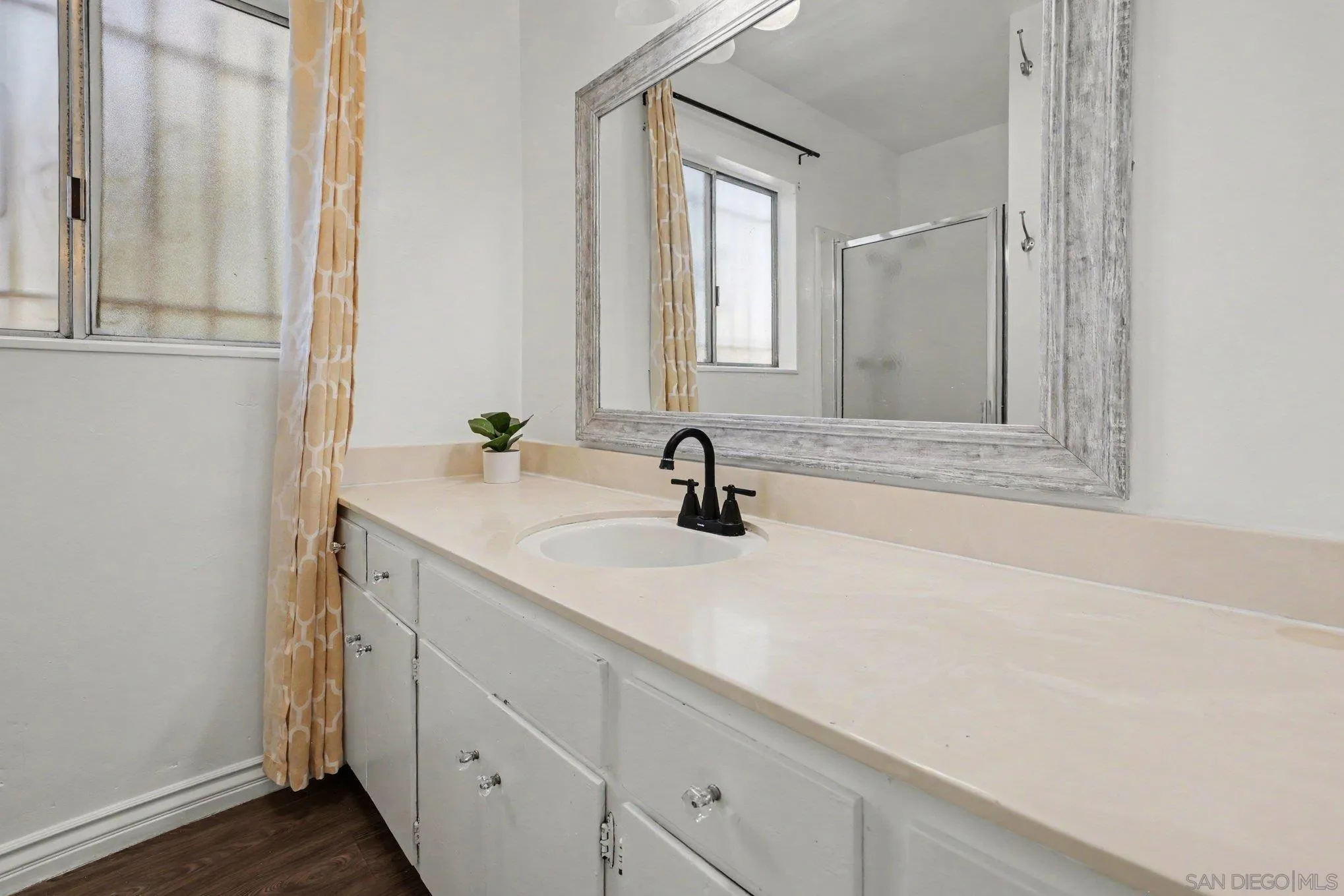 https://cdn.realtyfeed.com/cdn/127/260024128/81e2de81c33614d4ee2020ce01a372e4.webp