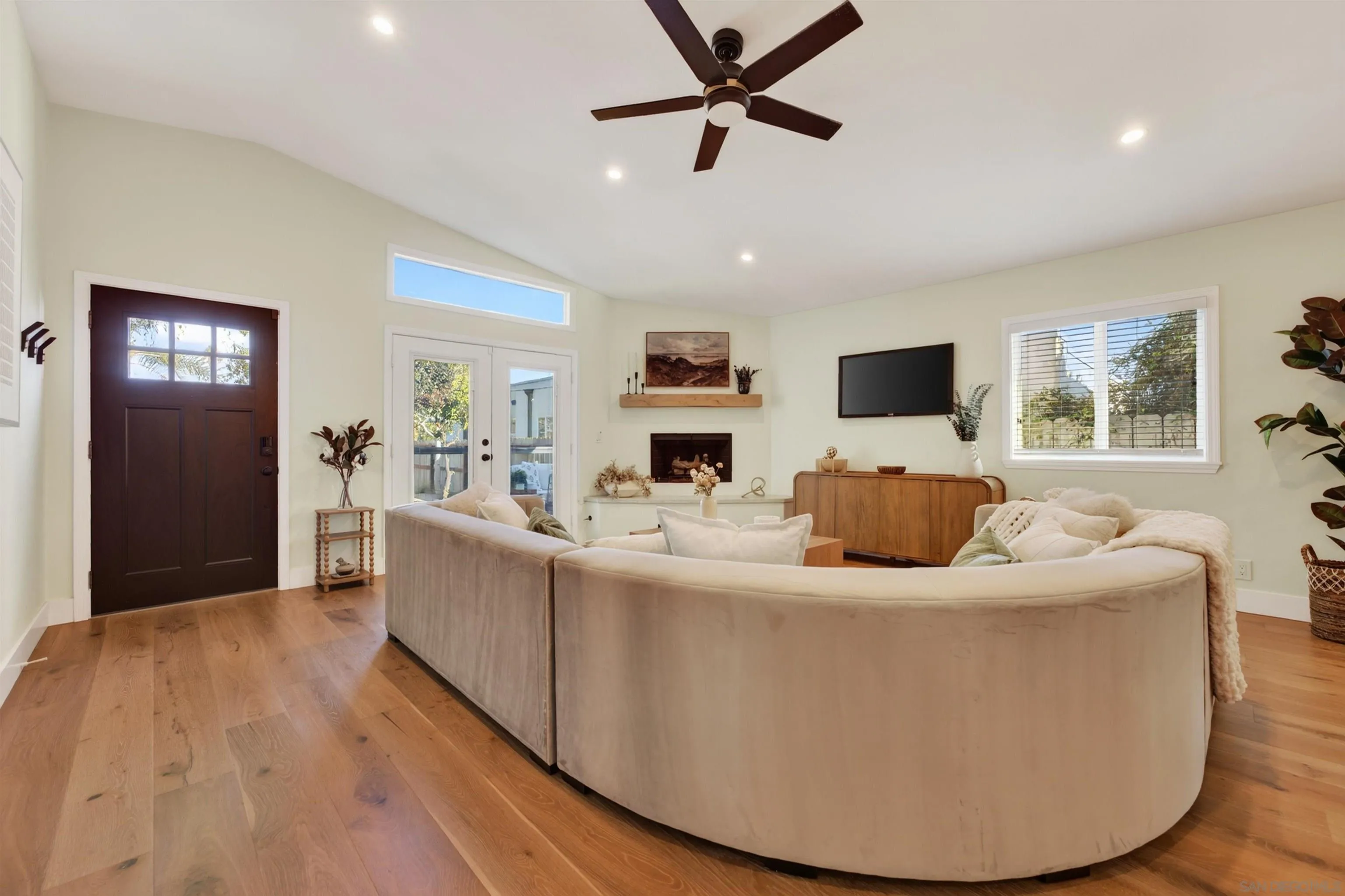 https://cdn.realtyfeed.com/cdn/127/260024134/02bb2182b3df4b0a18c56cfaa4dac26a.webp
