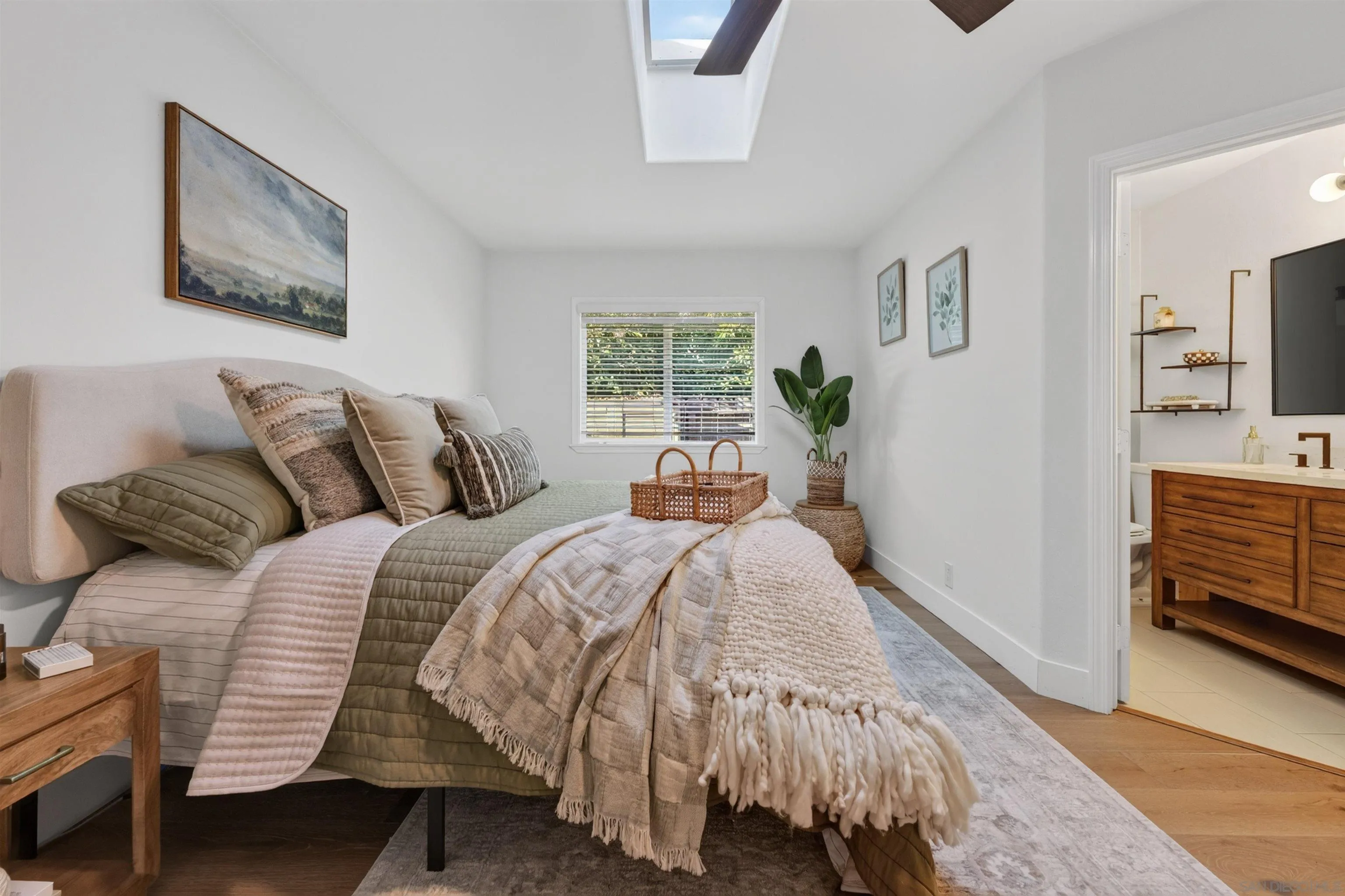 https://cdn.realtyfeed.com/cdn/127/260024134/35d9763d18c42c19ee154a7132a8bba9.webp