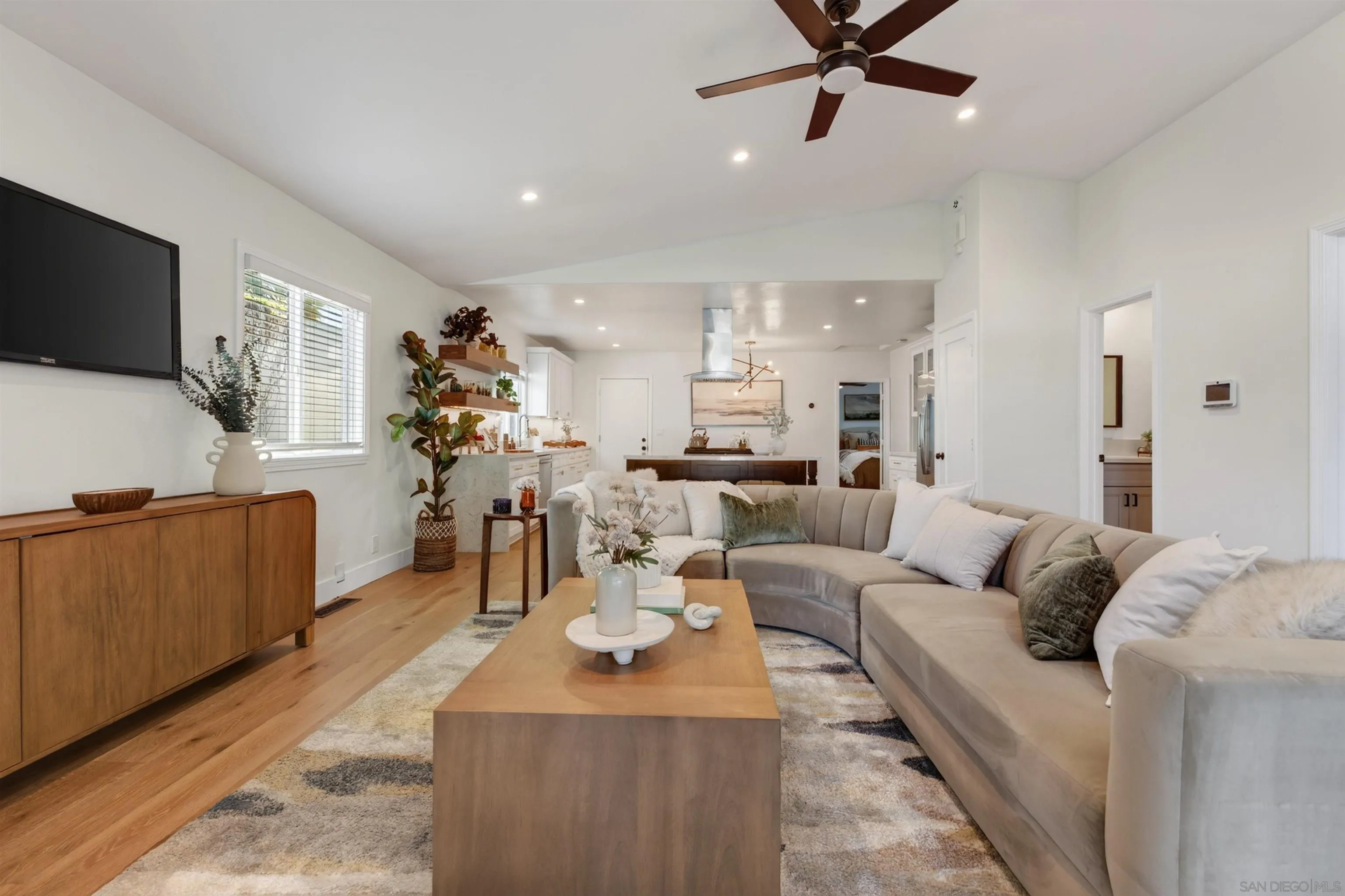 https://cdn.realtyfeed.com/cdn/127/260024134/46eca37f9db2d699f10223ea9d54b272.webp