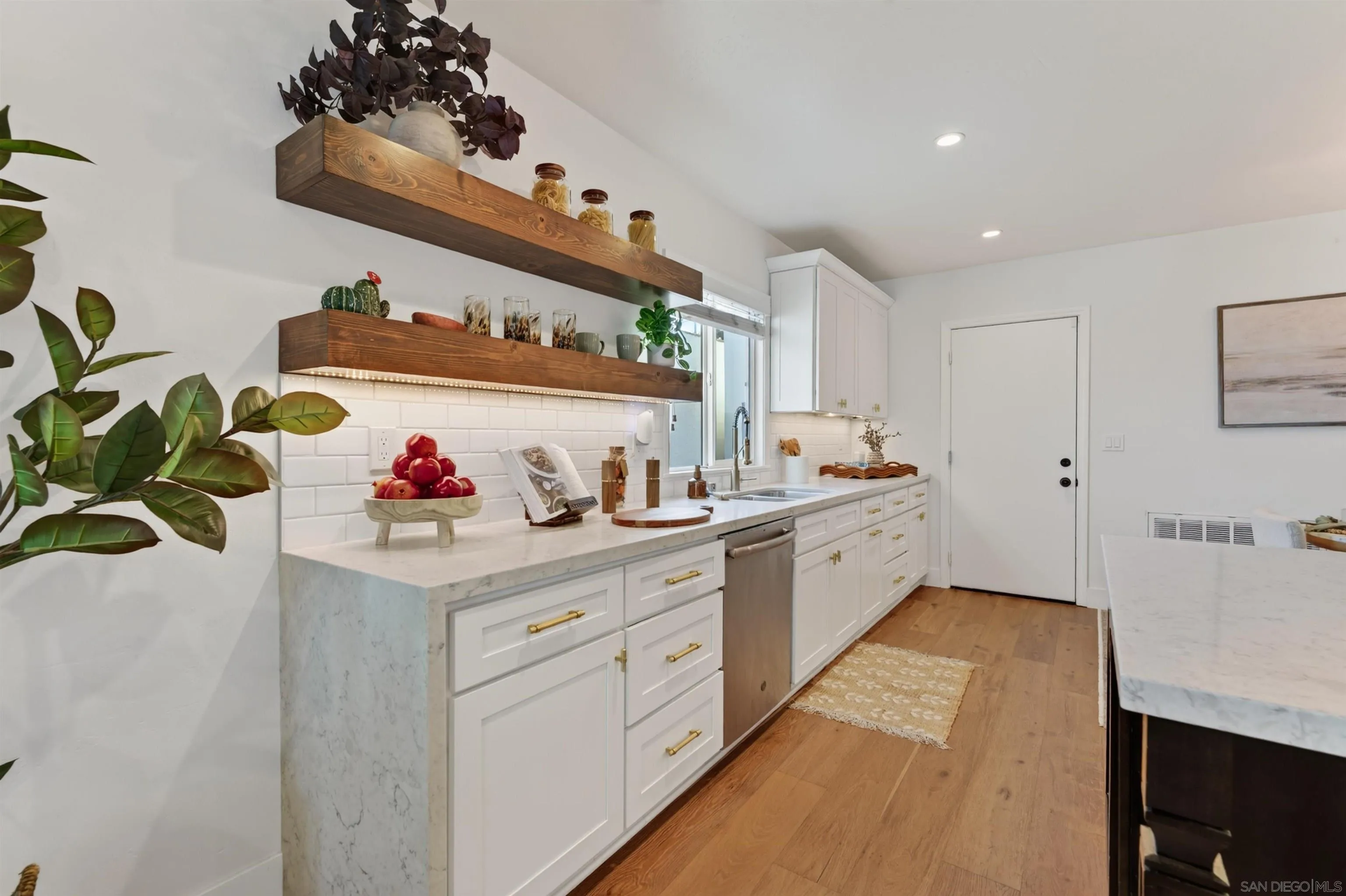 https://cdn.realtyfeed.com/cdn/127/260024134/ce4b030d8e69548c5bc18193c7f07710.webp