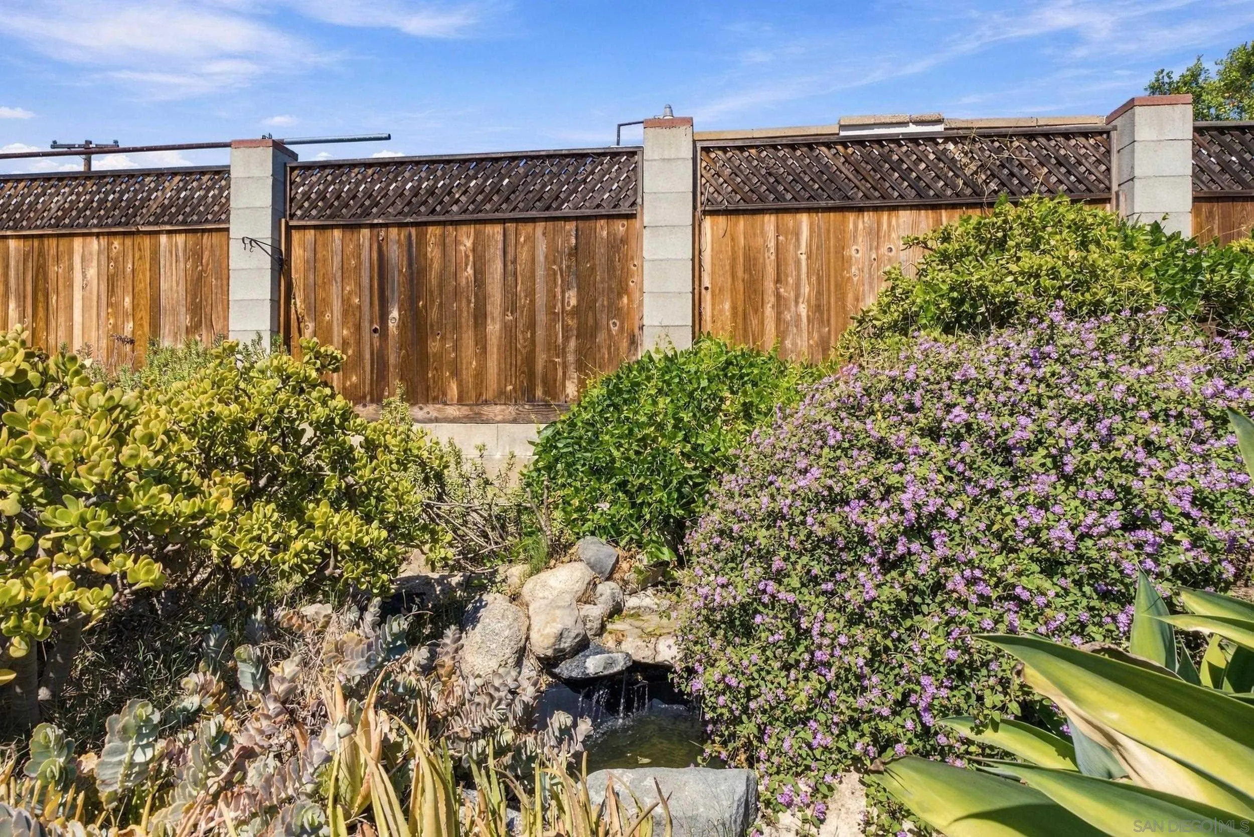 https://cdn.realtyfeed.com/cdn/127/260024149/9b68b205f0f946c696dfdbbe4f7066cf.webp
