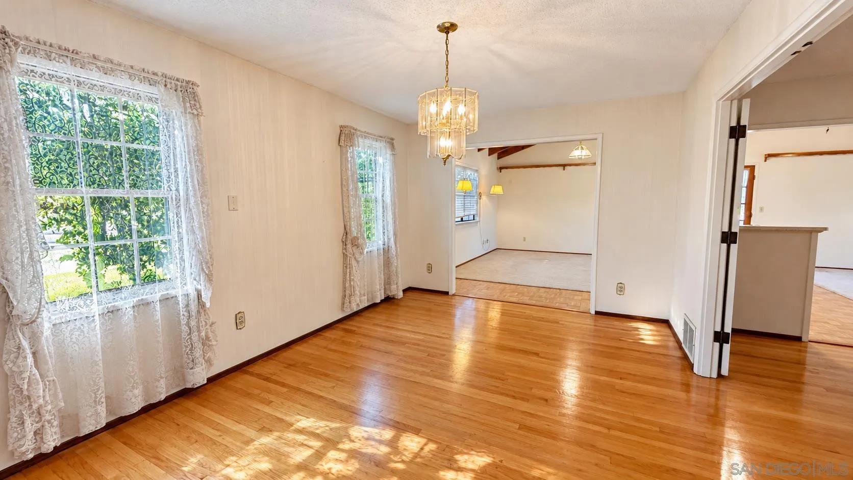 https://cdn.realtyfeed.com/cdn/127/260024153/4f9358ed5b835b319bd471dfee010df3.webp