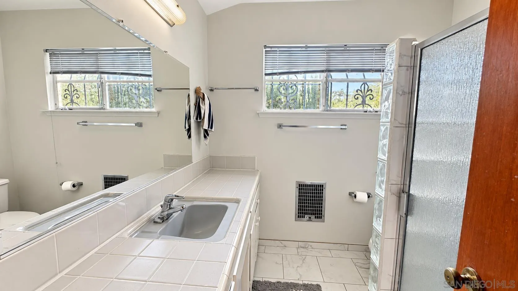 https://cdn.realtyfeed.com/cdn/127/260024153/a9bd3699eae2d8aeca6700bd683dd46f.webp