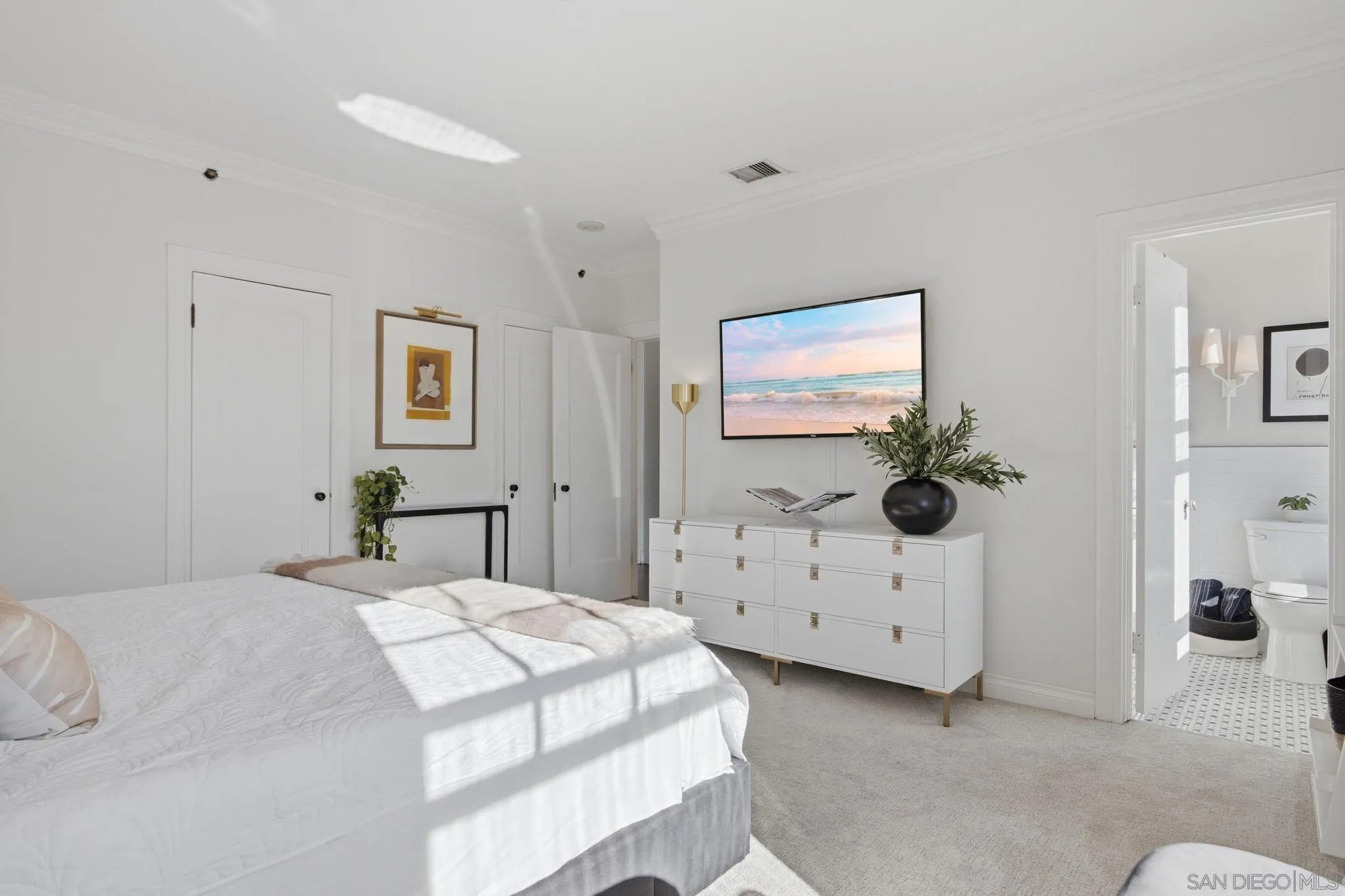 https://cdn.realtyfeed.com/cdn/127/260024163/de3fde944cf36f85e805e7df6885ca2c.webp