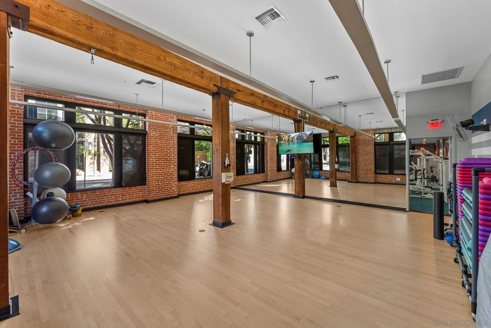 https://cdn.realtyfeed.com/cdn/127/260024198/97b0ac03ee4504696f0ccc594404204b.webp