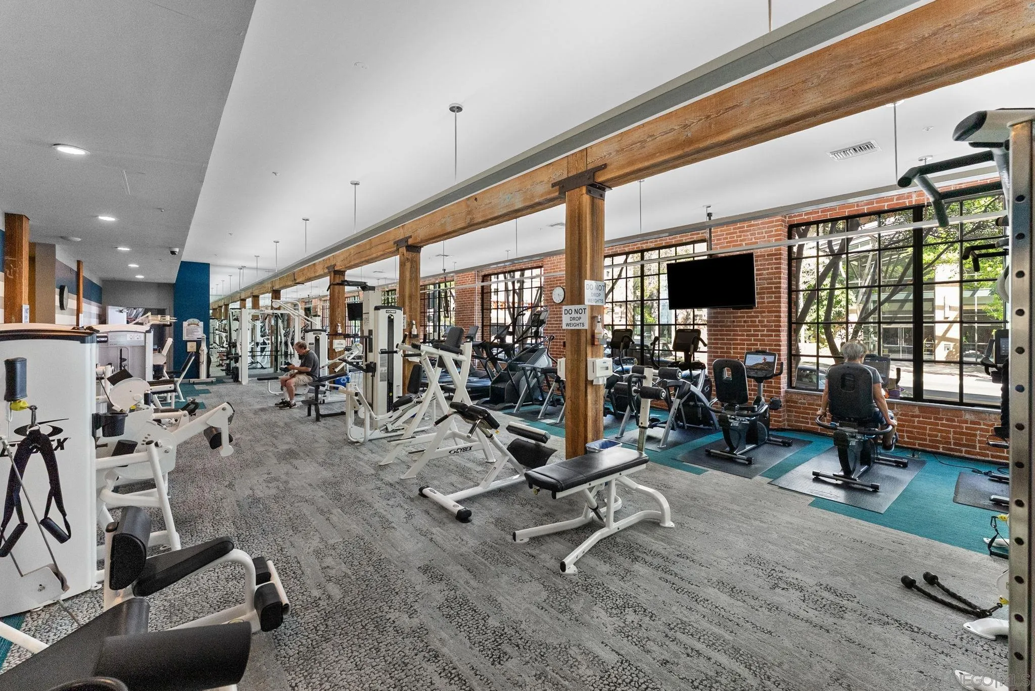 https://cdn.realtyfeed.com/cdn/127/260024198/e131629c2f2d668a62e81cb24a3096ac.webp
