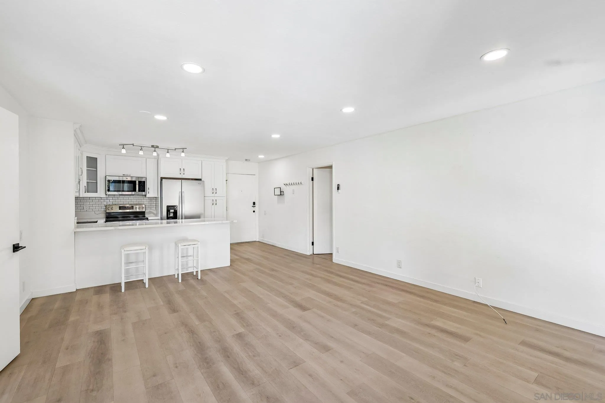 https://cdn.realtyfeed.com/cdn/127/260024202/0f5de3c11b996cfa58530086097a88b9.webp