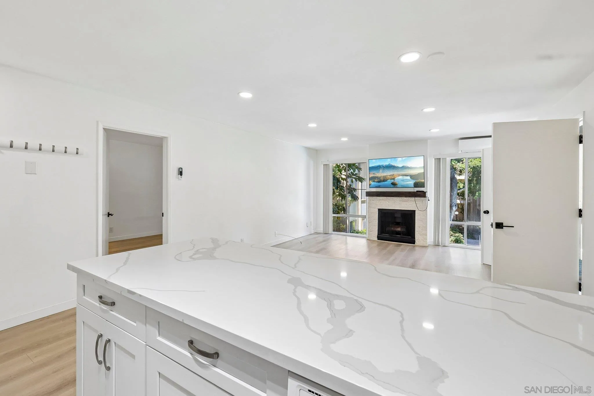 https://cdn.realtyfeed.com/cdn/127/260024202/1101fa979e65b4efe3473629fc483a88.webp