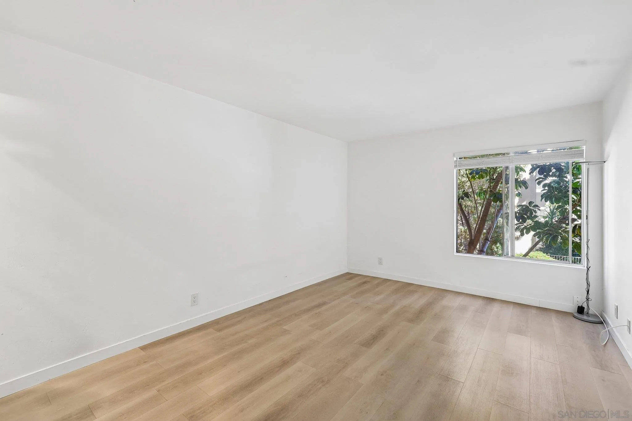 https://cdn.realtyfeed.com/cdn/127/260024202/4240f7c431f6918a327f6b8b212ec53b.webp