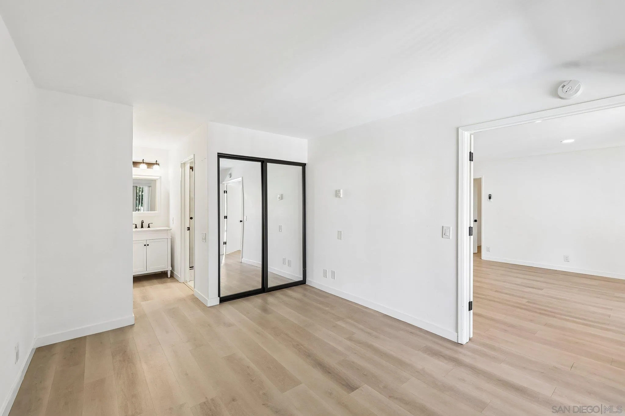 https://cdn.realtyfeed.com/cdn/127/260024202/824b5ae9389e3e273d93dc417638f20e.webp