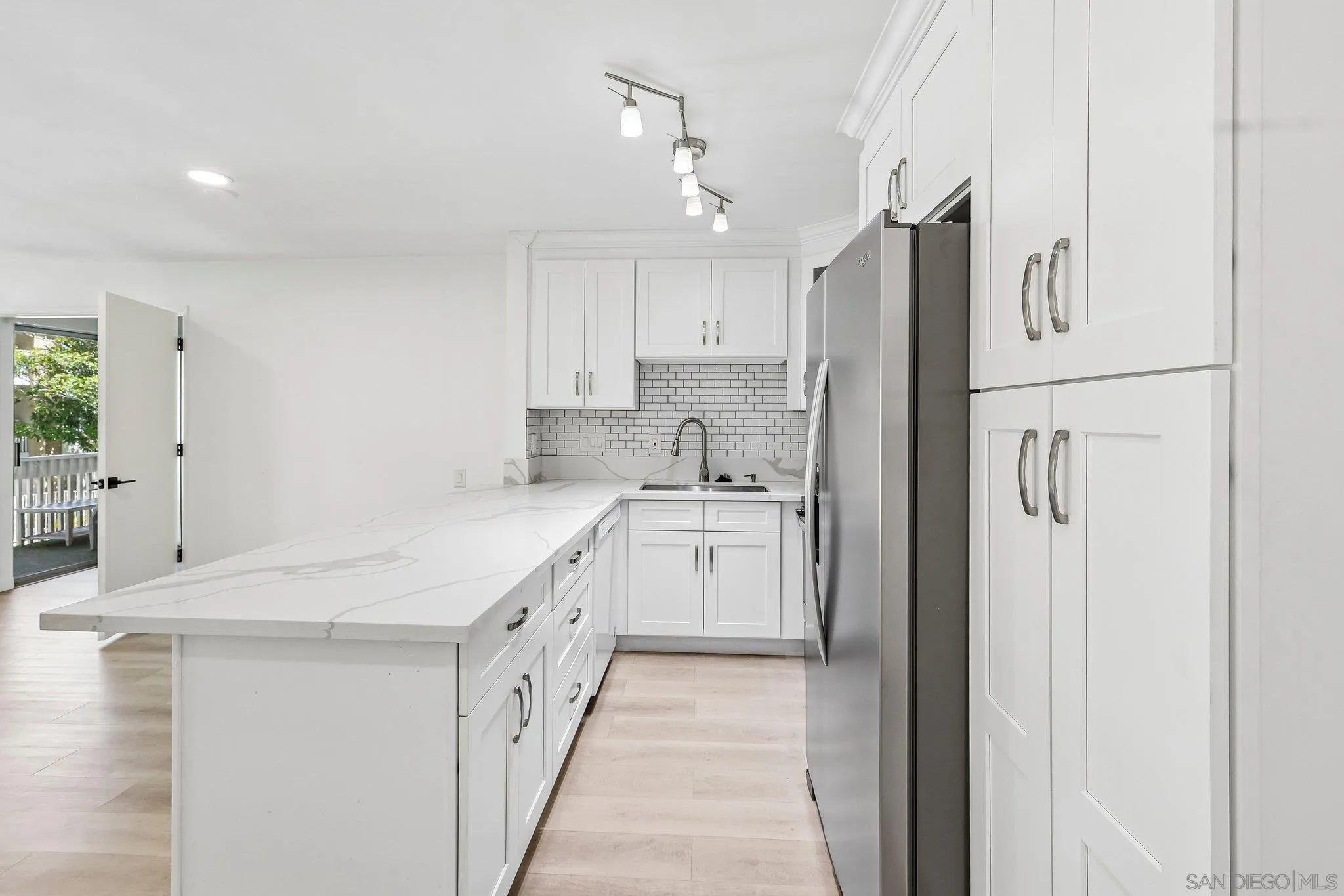 https://cdn.realtyfeed.com/cdn/127/260024202/a04650cda37dd1763a52aa0430c10d1c.webp