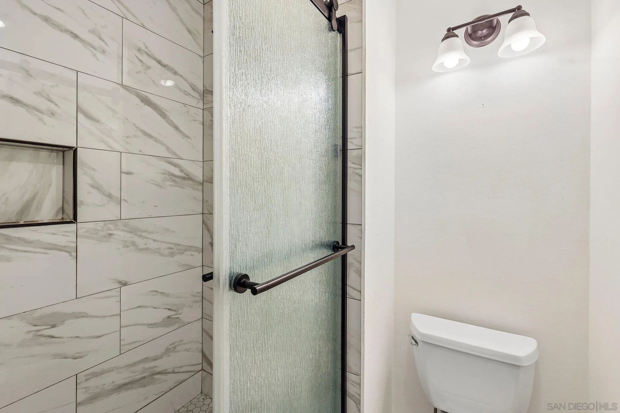 https://cdn.realtyfeed.com/cdn/127/260024202/a6b4b8f4138e69e2e2c39a6000b65fa3.webp