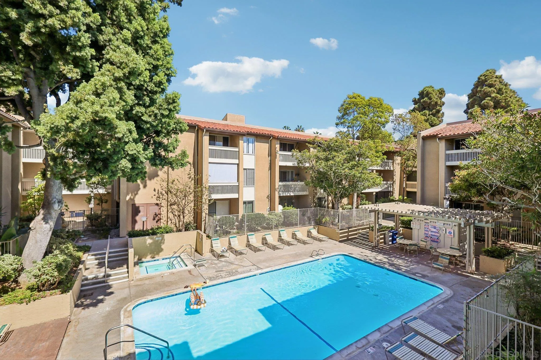 https://cdn.realtyfeed.com/cdn/127/260024202/d1db300d135327d8a800a569d47b4d3e.webp