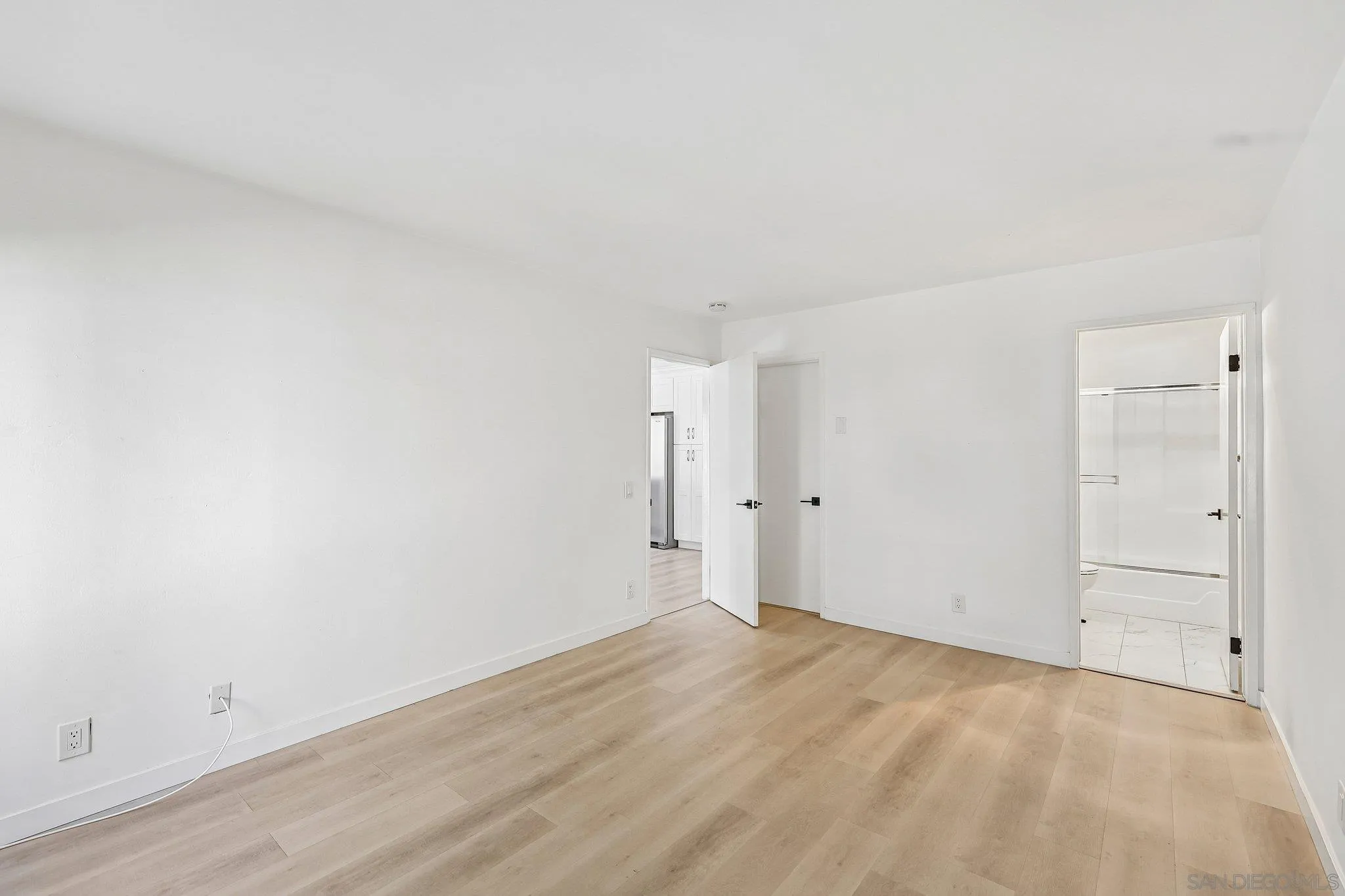 https://cdn.realtyfeed.com/cdn/127/260024202/ef3d8de999117bf7c84bbd6fc733da05.webp