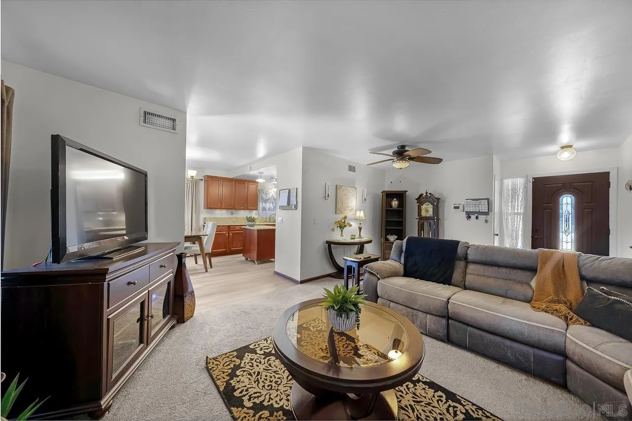 https://cdn.realtyfeed.com/cdn/127/260024204/1df007175b651f5bca24bc393e5ce8dd.webp
