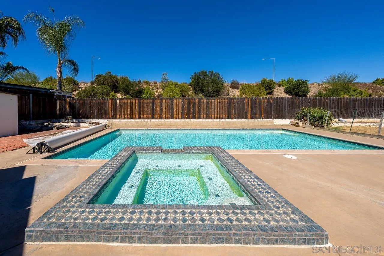 https://cdn.realtyfeed.com/cdn/127/260024204/6e9fdd1d9e26db0a0e5d5452680b6881.webp
