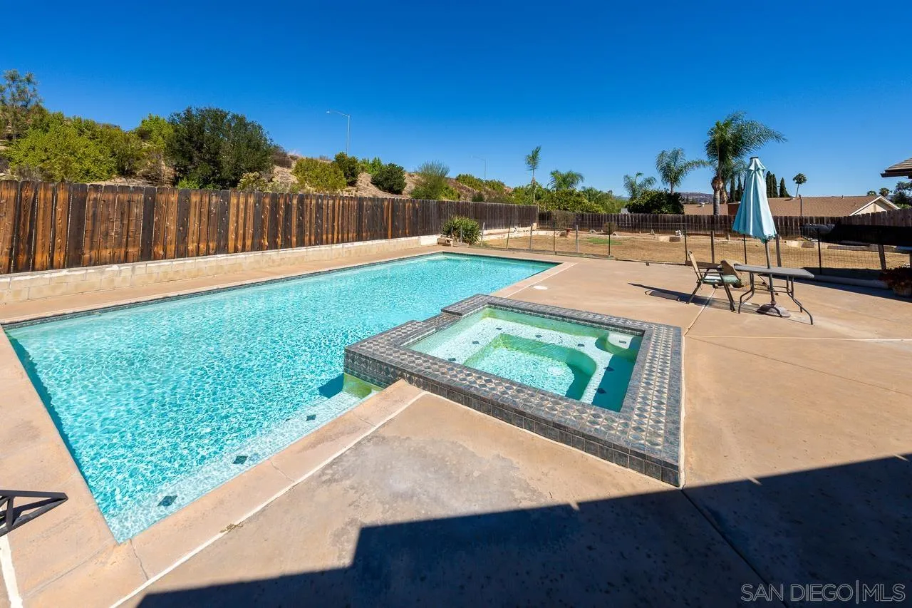 https://cdn.realtyfeed.com/cdn/127/260024204/ce5ef5a788e43c5b918fa98eac706ade.webp