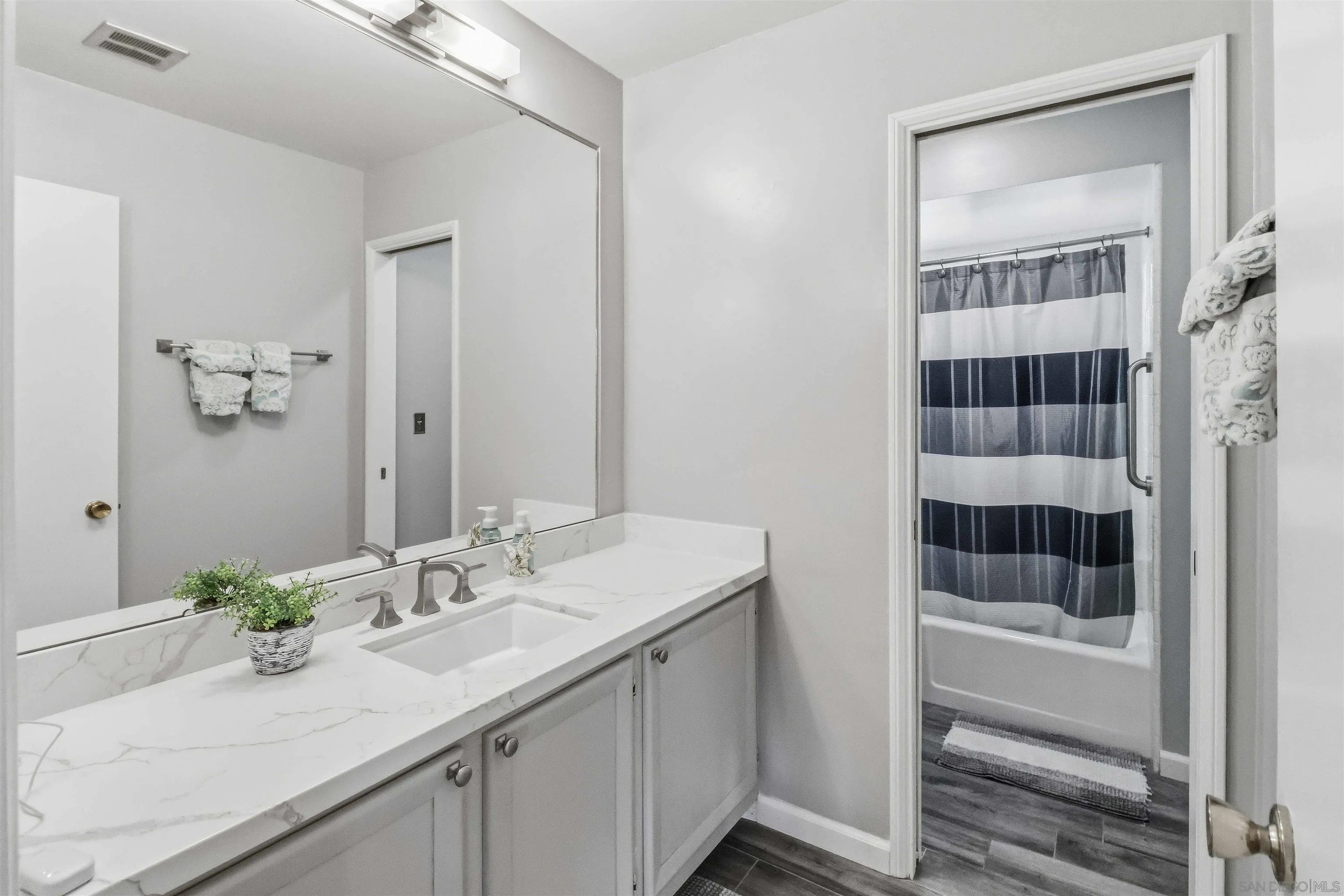 https://cdn.realtyfeed.com/cdn/127/260024213/192a3cd0df8de6dbc5afa7caf2219d80.webp