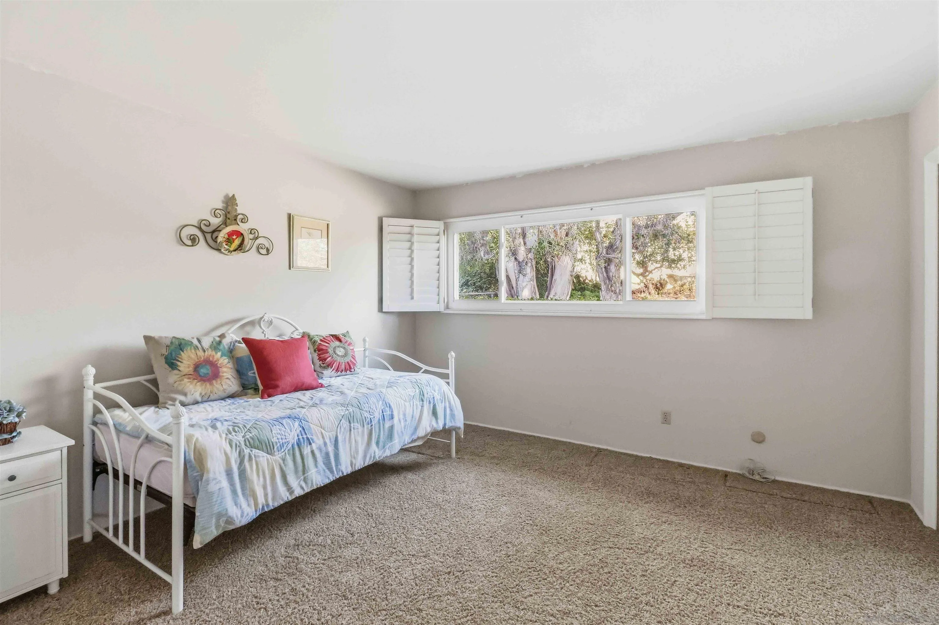 https://cdn.realtyfeed.com/cdn/127/260024213/2db4e47a82eb3b4f4357e58da4114b4b.webp