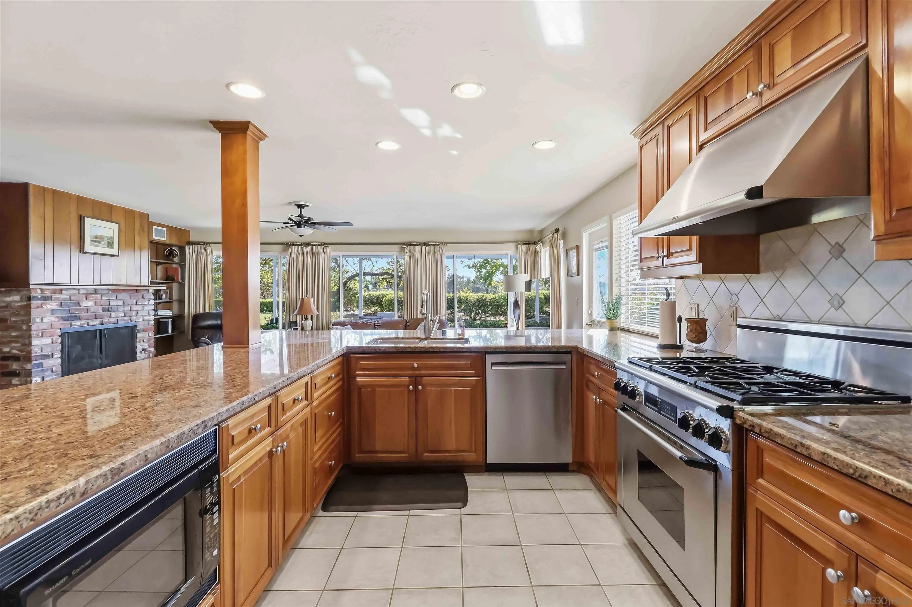 https://cdn.realtyfeed.com/cdn/127/260024213/882d10dacb270f875b0033a2e1ce4854.webp