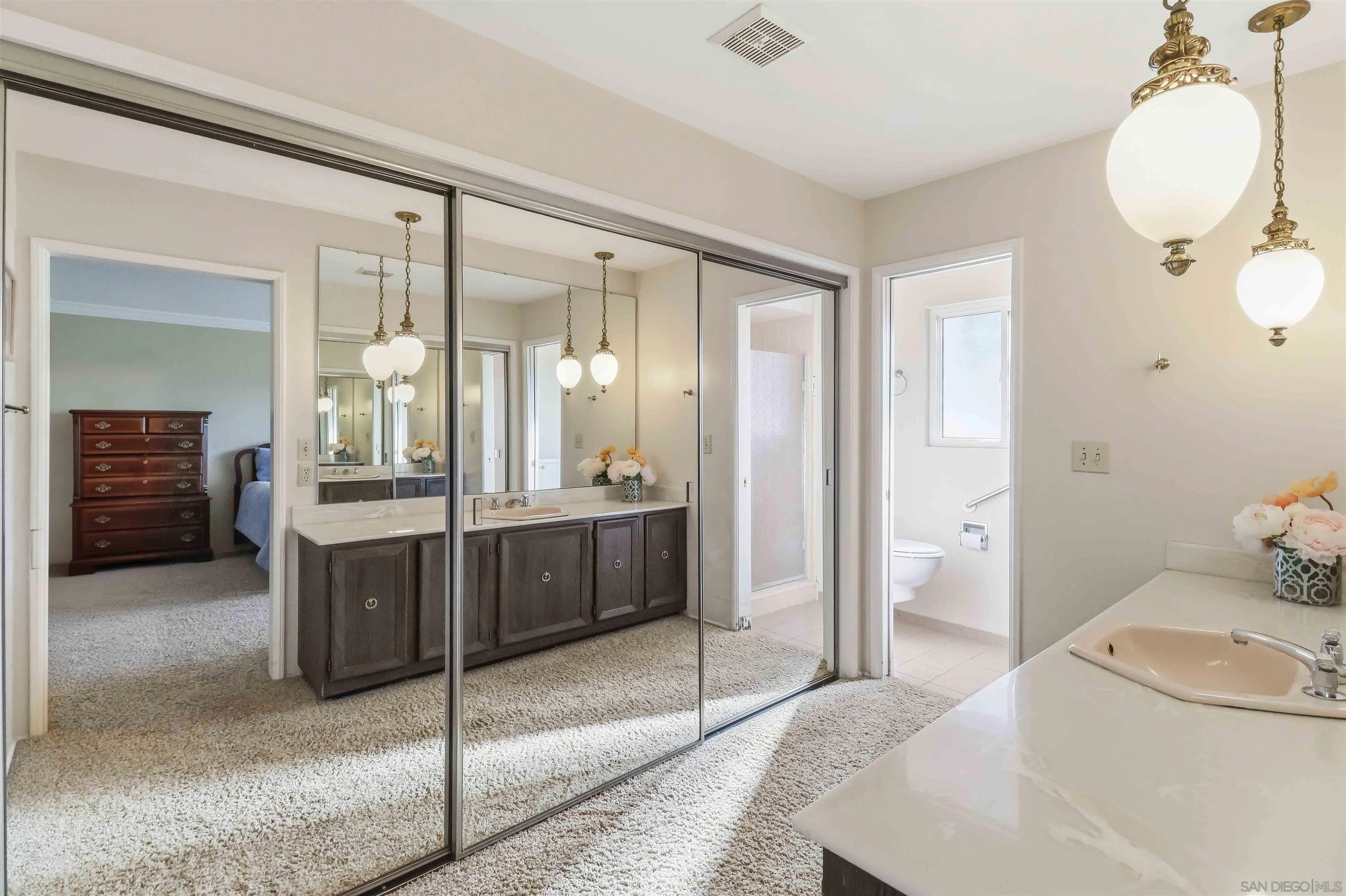 https://cdn.realtyfeed.com/cdn/127/260024213/a9f57942fe5f2bcc6f0d1627cc20b3bc.webp