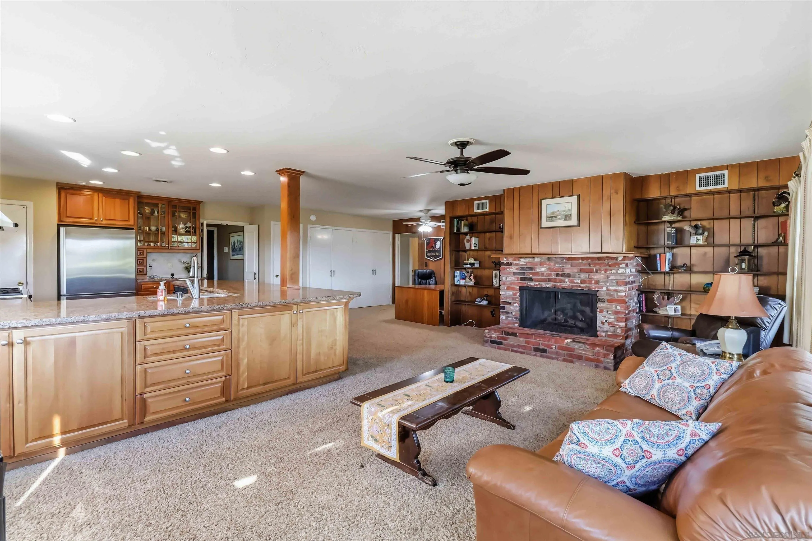 https://cdn.realtyfeed.com/cdn/127/260024213/ea3a16006706afafa9f8edd5d216b291.webp