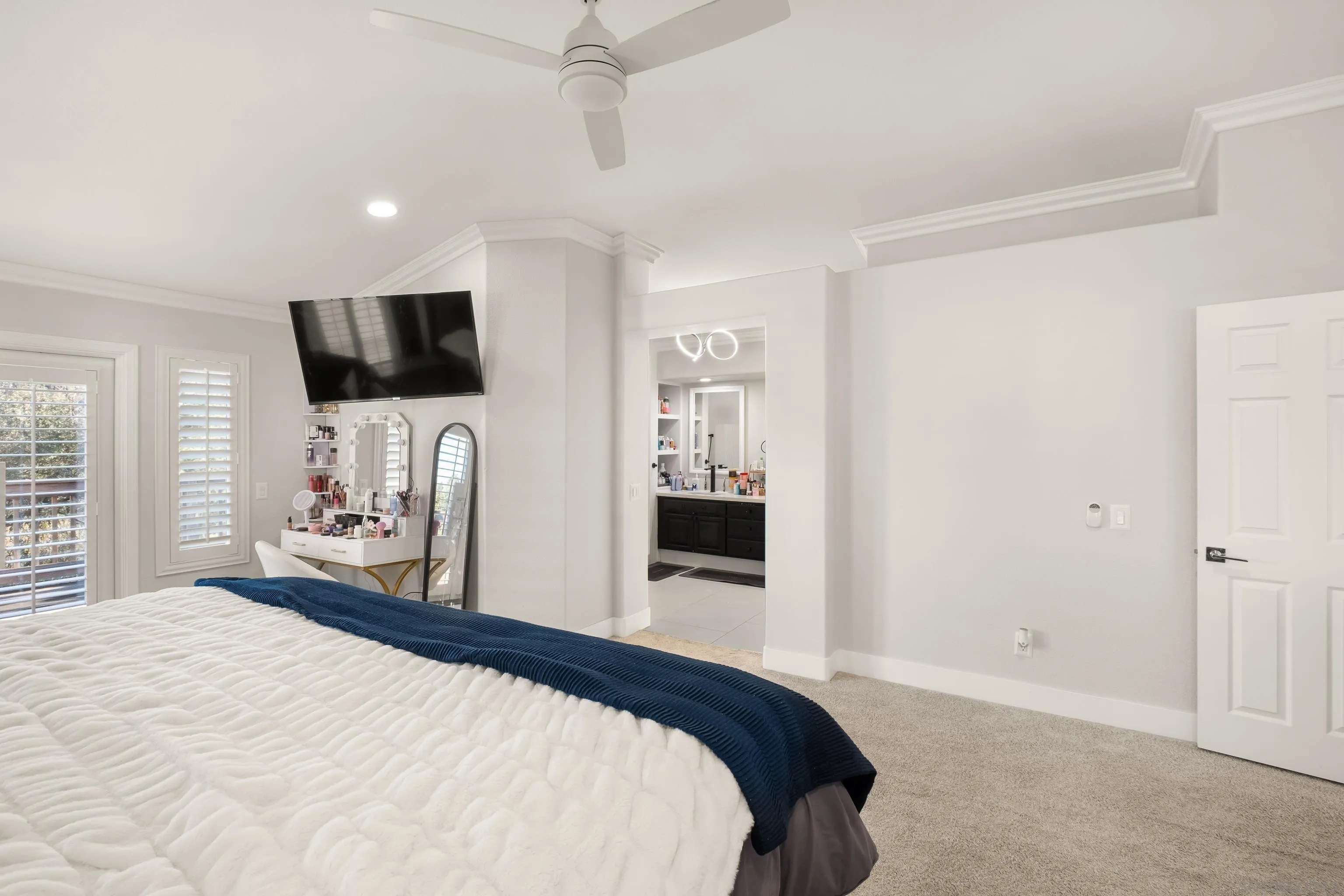 https://cdn.realtyfeed.com/cdn/127/260024215/0f1b5c0adec182565a645ed0aebca9cf.webp